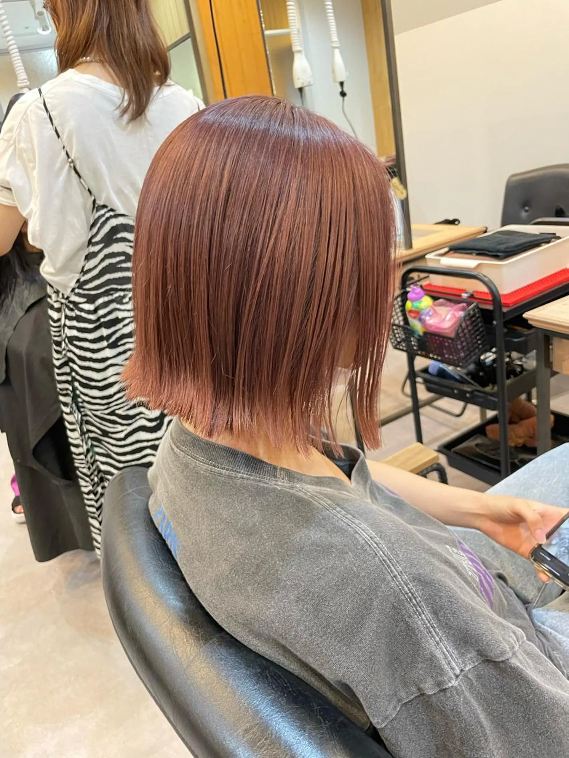 ミディアム カラー akane .のヘアスタイル