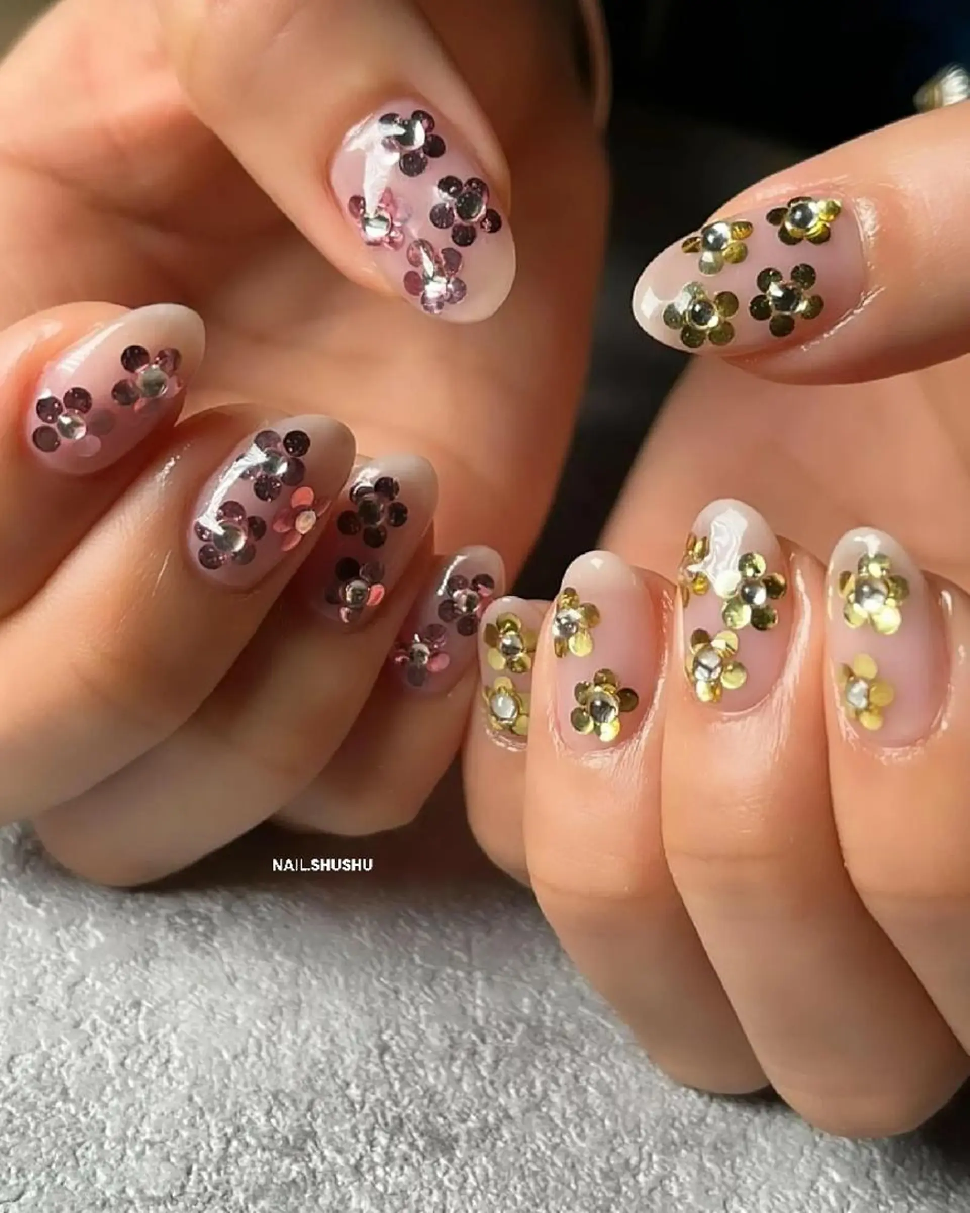 ネイル 持ち込み ニュアンスネイル ワンカラーネイル シンプルネイル バレンタイン 3dパーツ/流行り 👧shushu❤️のネイルデザイン