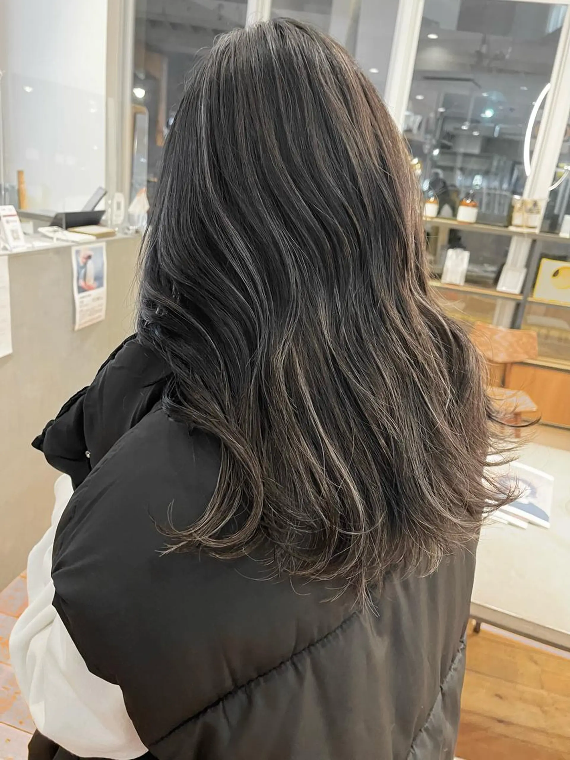 カラー 飯田 愛結のヘアスタイル