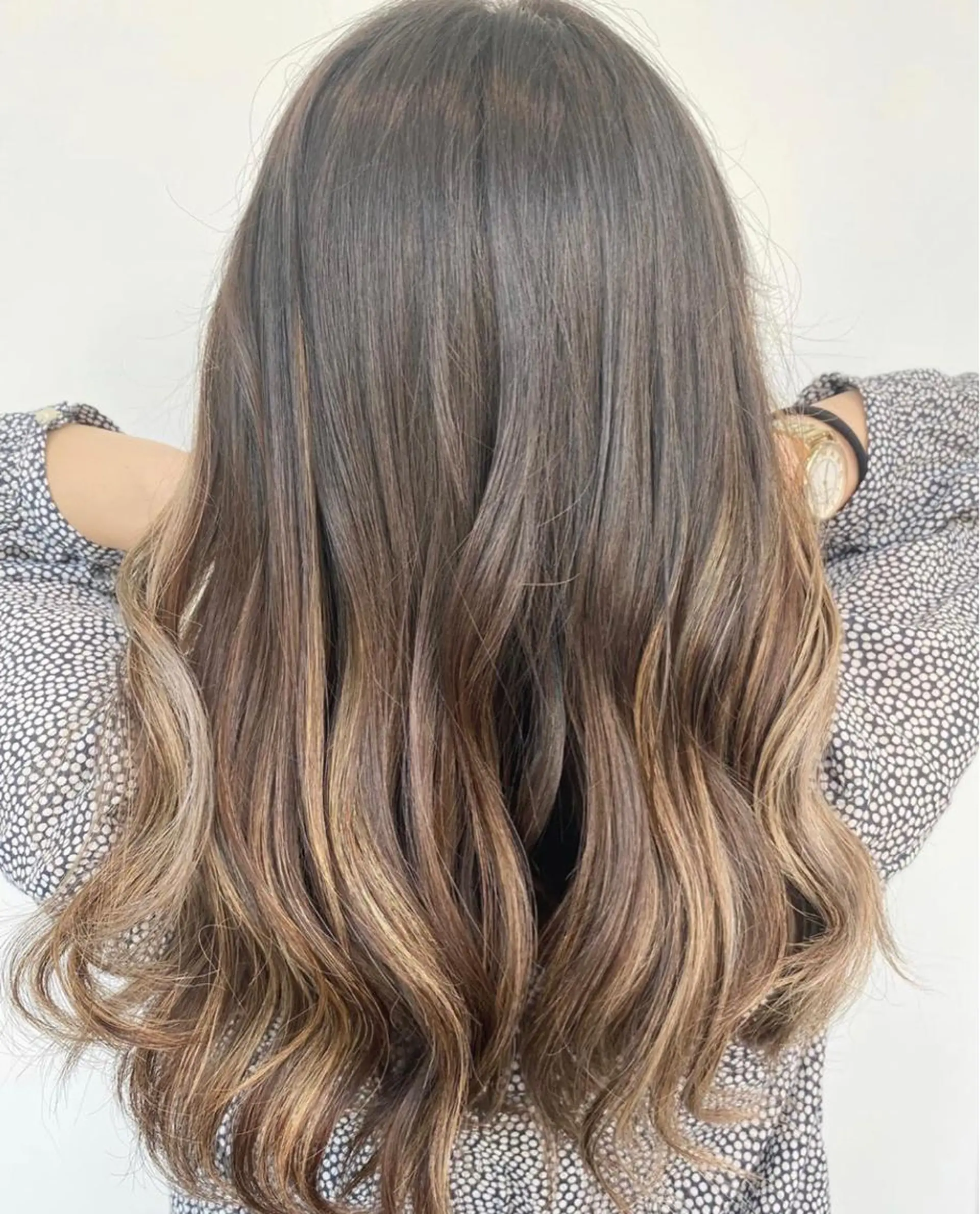 セミロング カラー ハイライトカラー ハイライト MONIQA原宿所属・デザインカラーウルフ 宙也のヘアスタイル