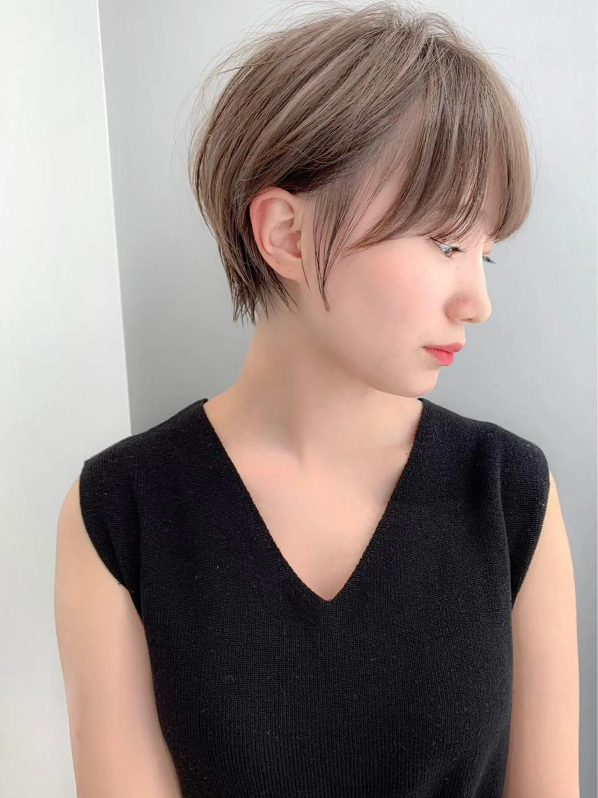 ショート カラー ベージュカラー ミルクティーベージュ GIEN 末吉 海斗のヘアスタイル