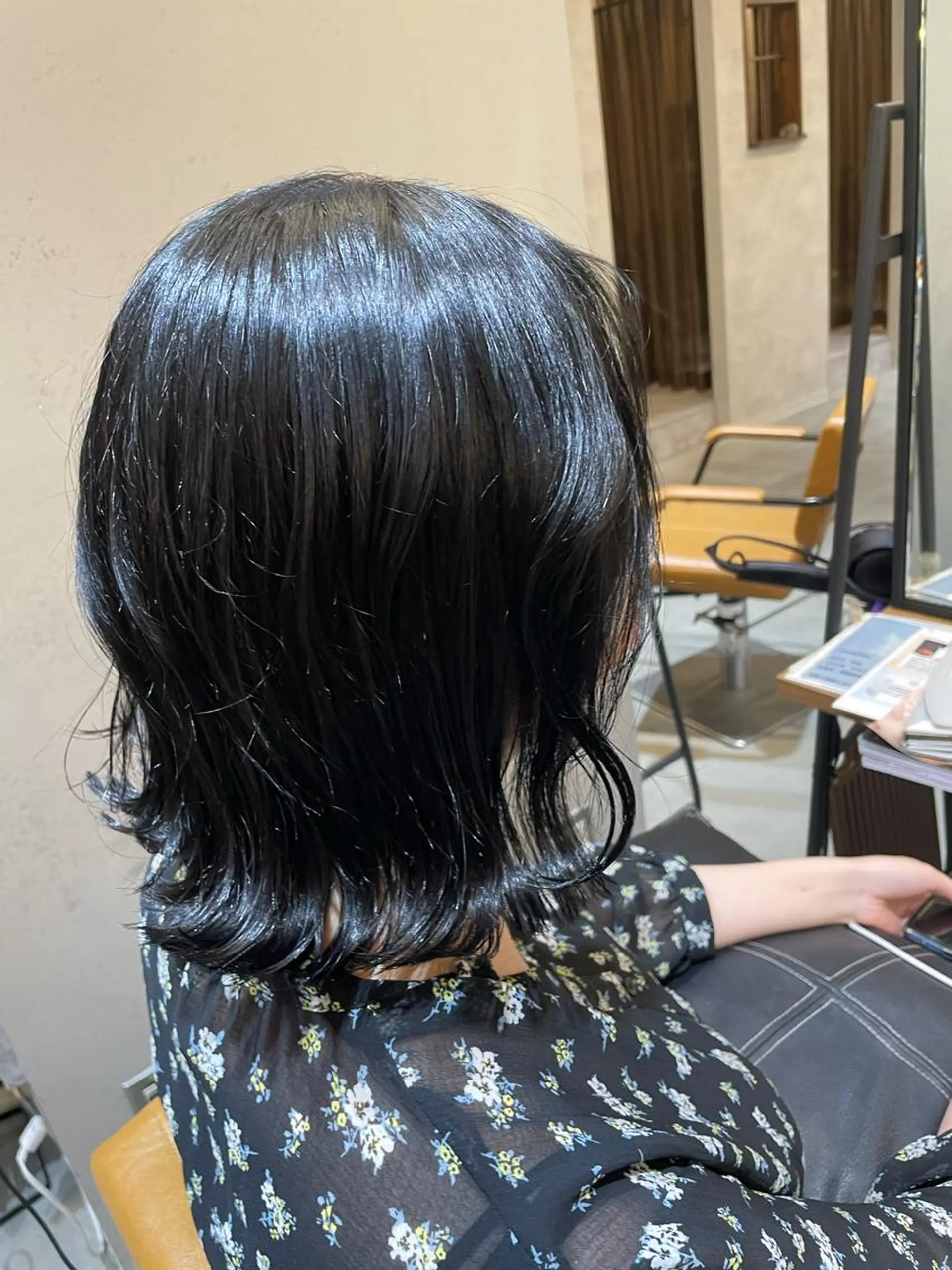 ミディアム 外ハネヘア カット ヘアカラー ♦️モテ髪創作者 SUGA♦️のヘアスタイル