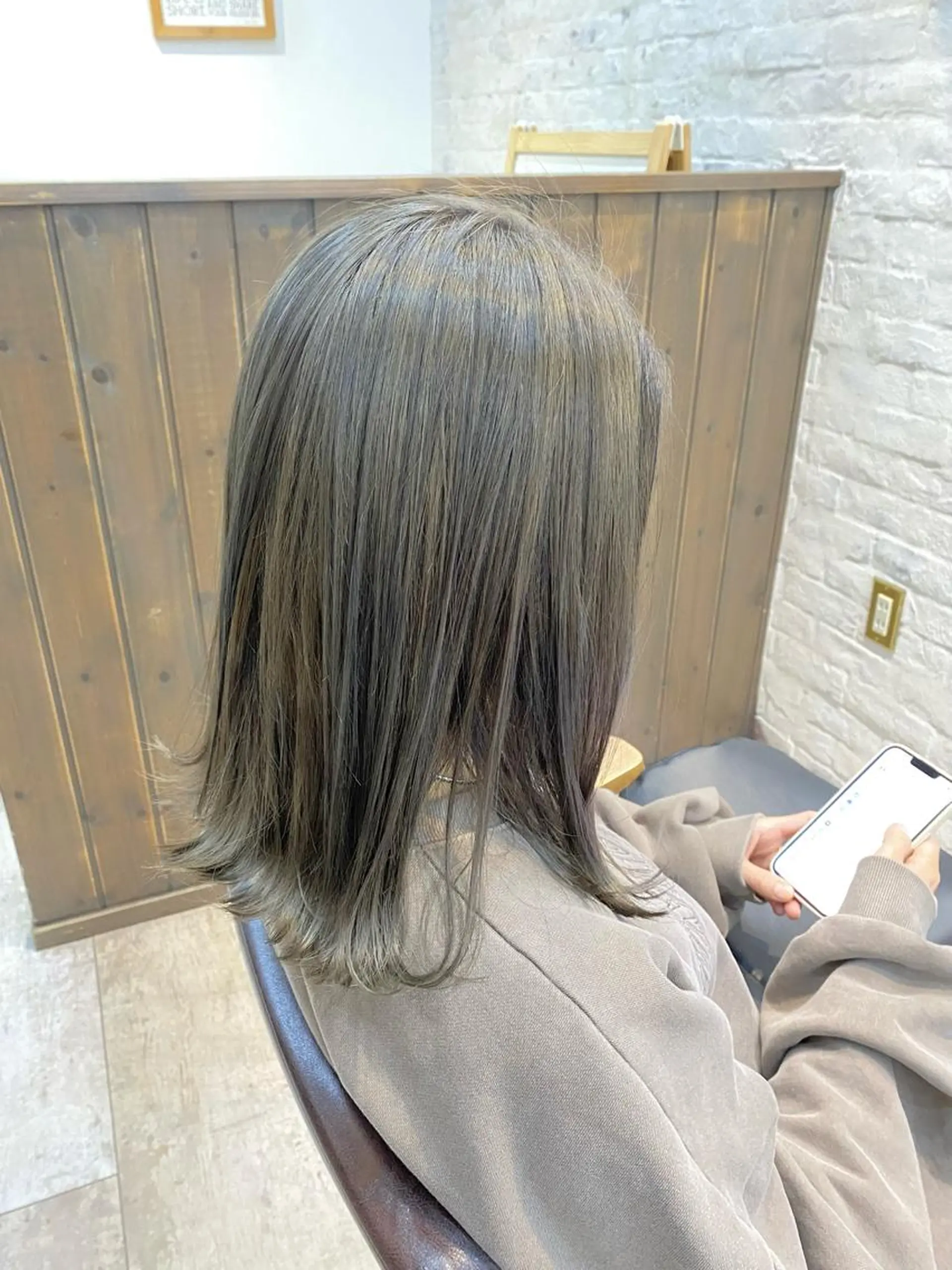 ミディアム カラー 林 美佑のヘアスタイル