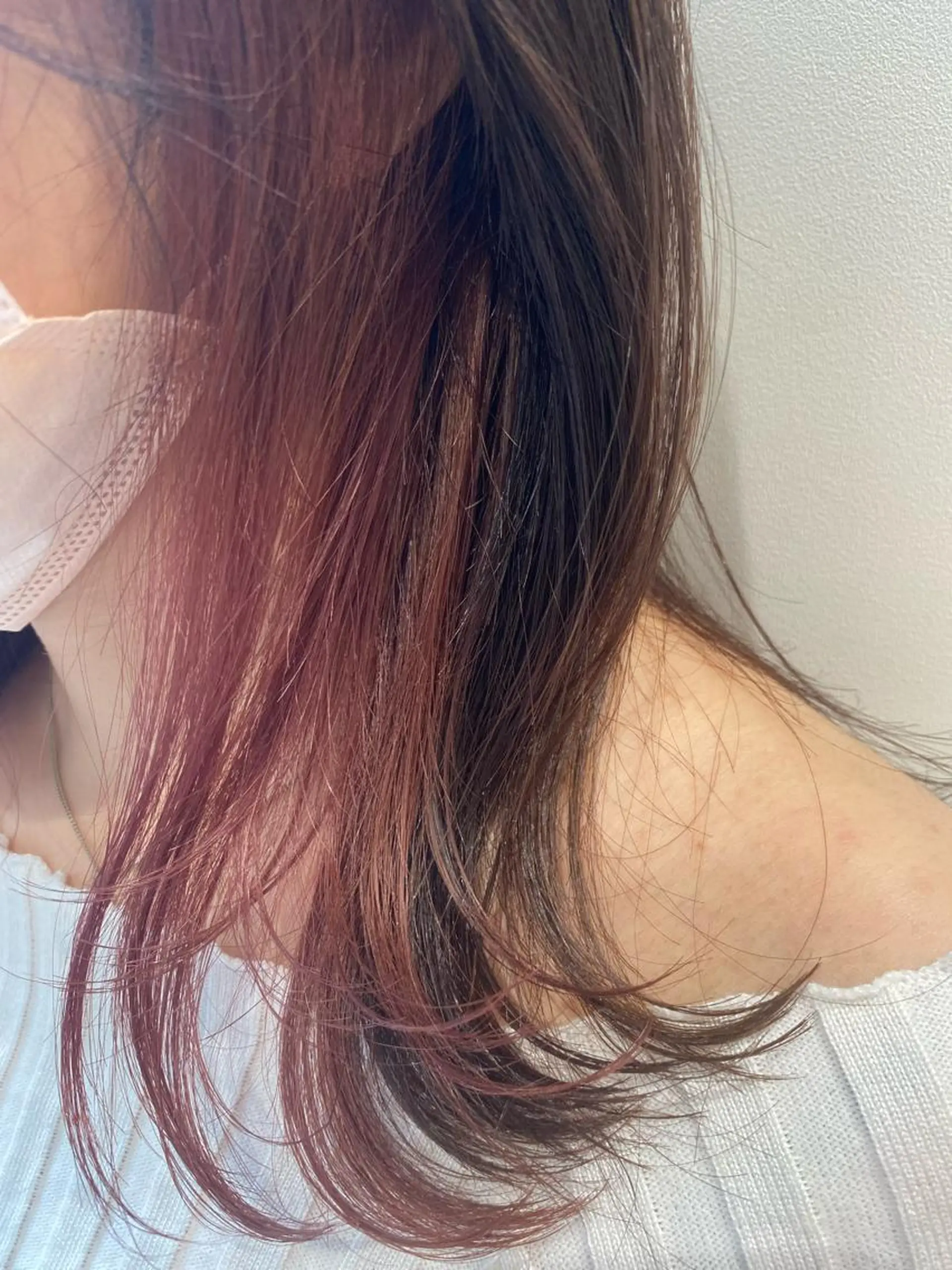 セミロング カラー インナーカラー ピンクカラー ベージュ/インナー カラー🤍Rieのヘアスタイル