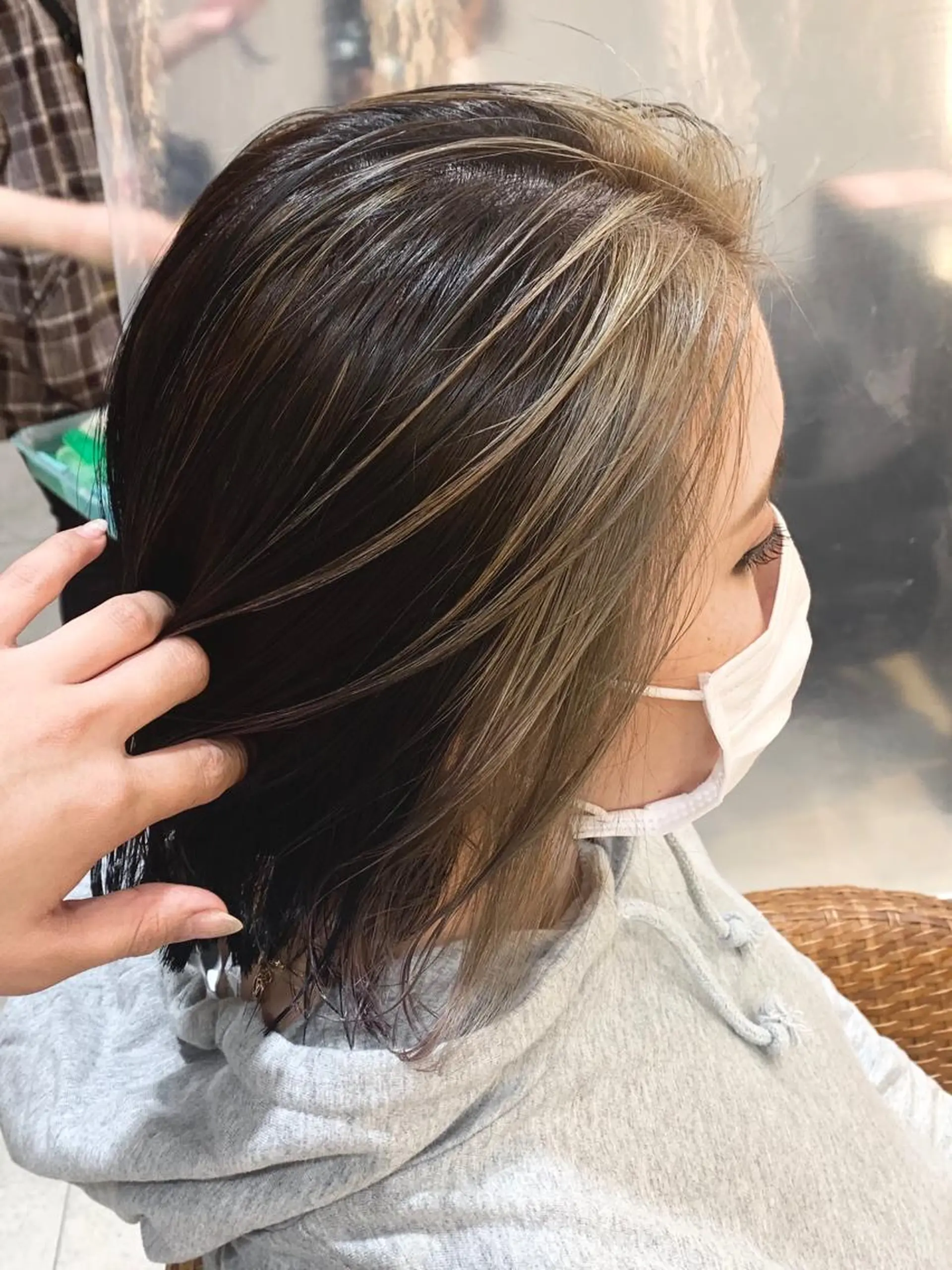 ミディアム ブリーチなしダブル/ レイヤーカット 小棹のヘアスタイル