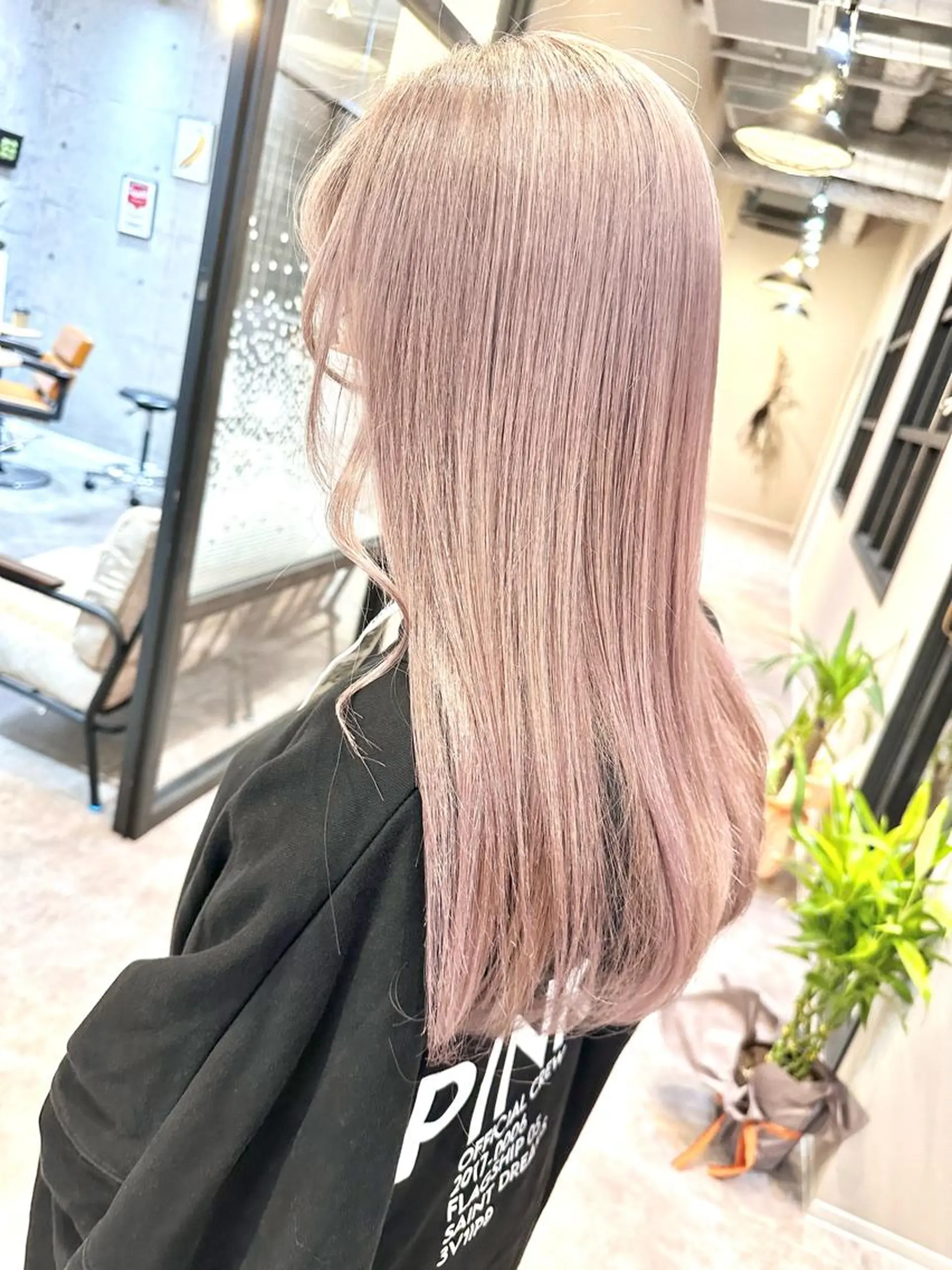 セミロング 🔷ブリーチバレイヤ ージュ🔷飯野達也のヘアスタイル