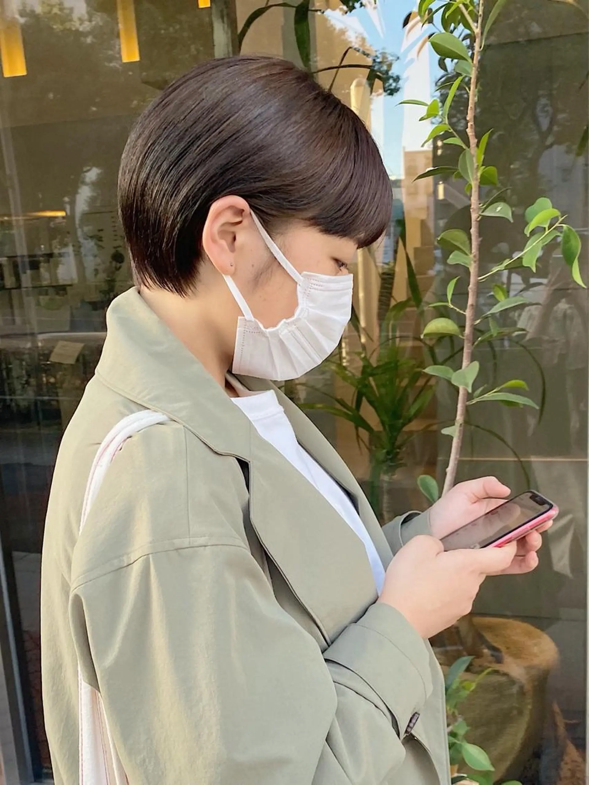 ショート ショートボブ ハンサムショート ボブ オン眉 ショートヘア カット ヘアカラー momoka /ショート/ボブのヘアスタイル