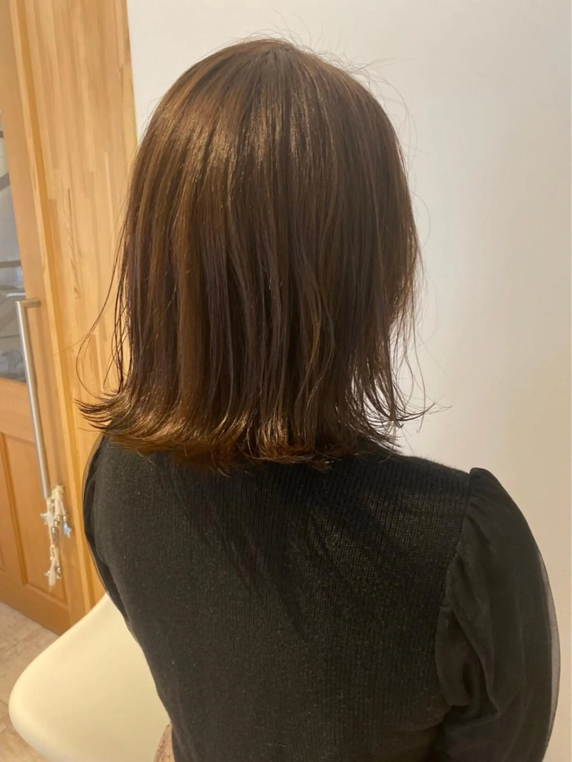 ミディアム esse大阪茶屋町店所属・レイヤーカット 新井田陽寿のヘアスタイル