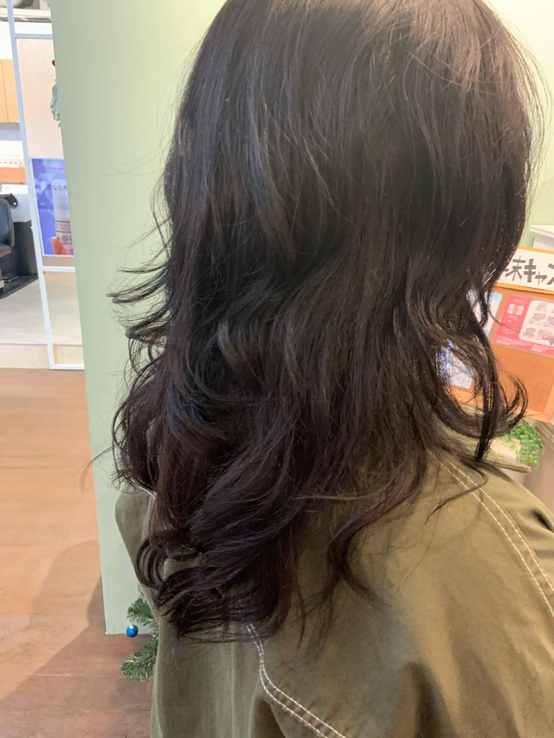 ロング アッシュ 山下 加織のヘアスタイル