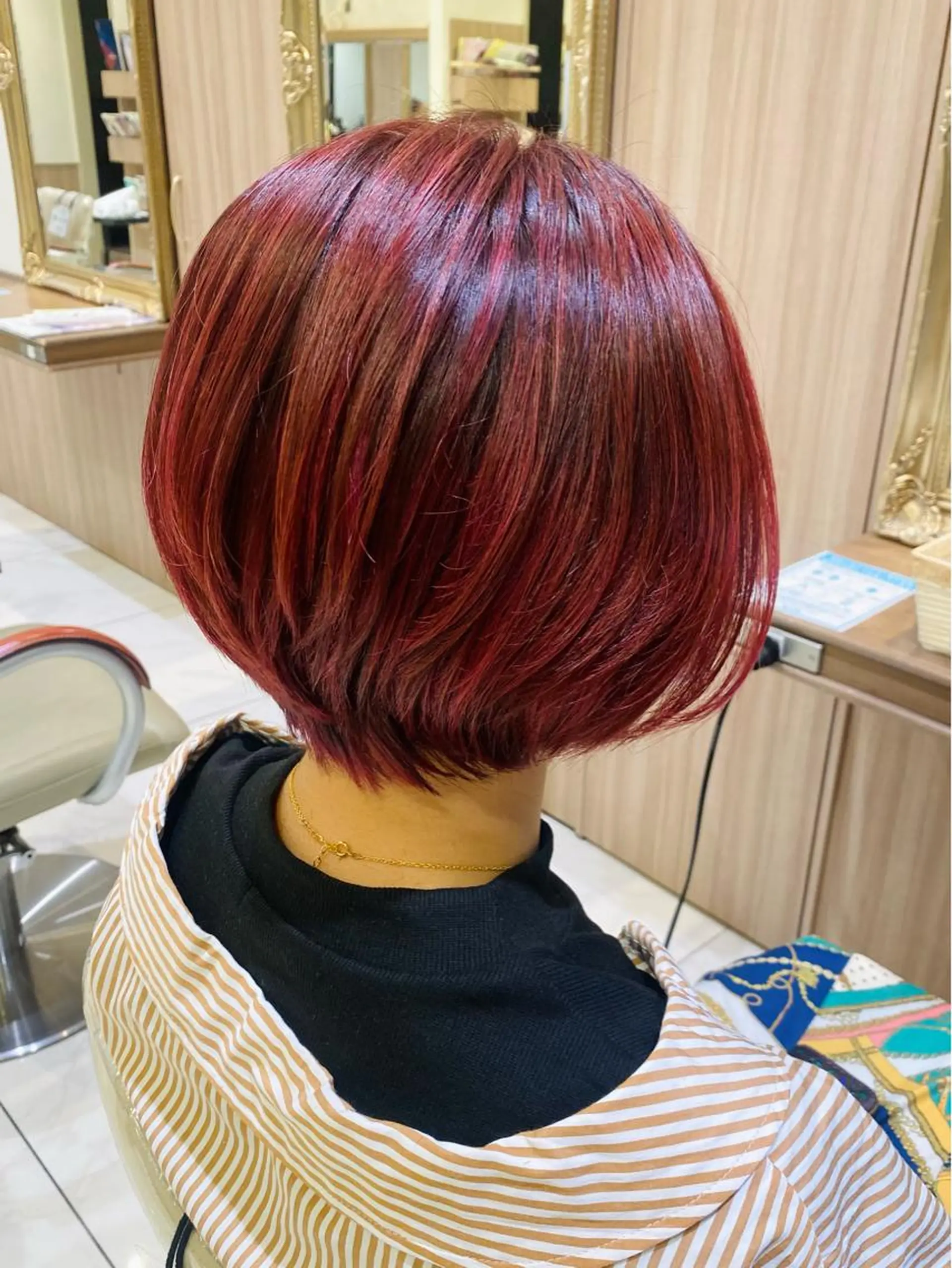 ショート カラー 古川 琴美のヘアスタイル