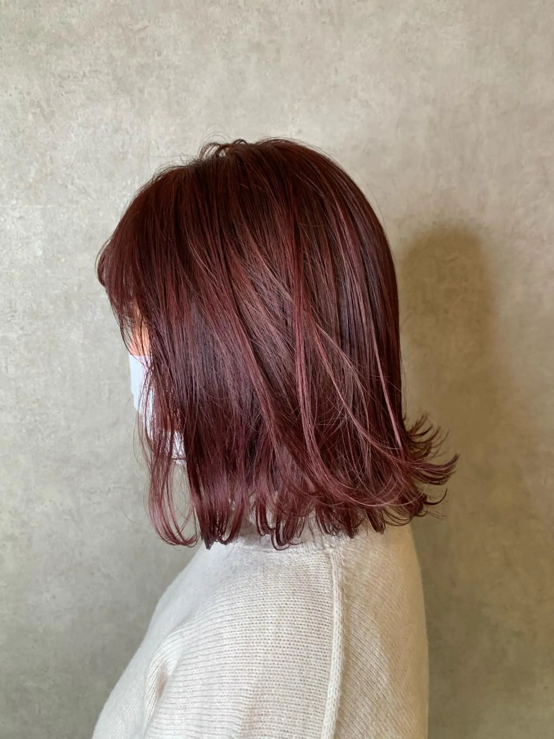 ミディアム ブリーチなしカラー/ 顔周りレイヤーカットのヘアスタイル