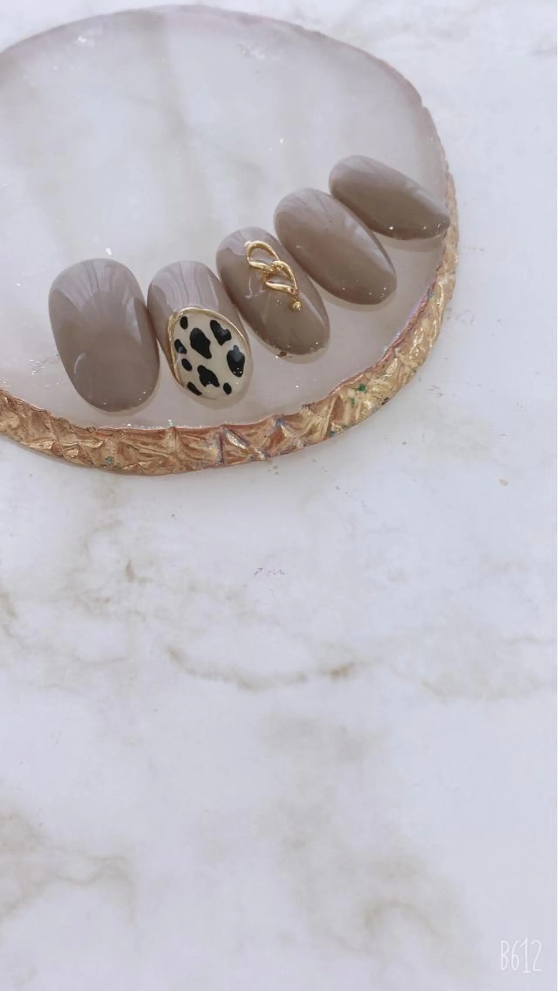 ミディアム サロンku'u所属・salon kuuのネイルデザイン