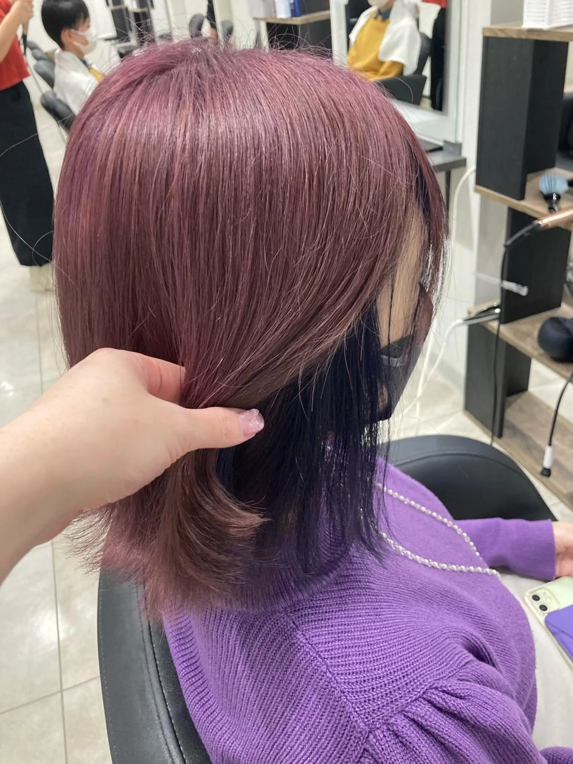ミディアム カラー ブリーチ インナーカラー ヘアカラー ピンクカラー🎀 米津 美佑のヘアスタイル