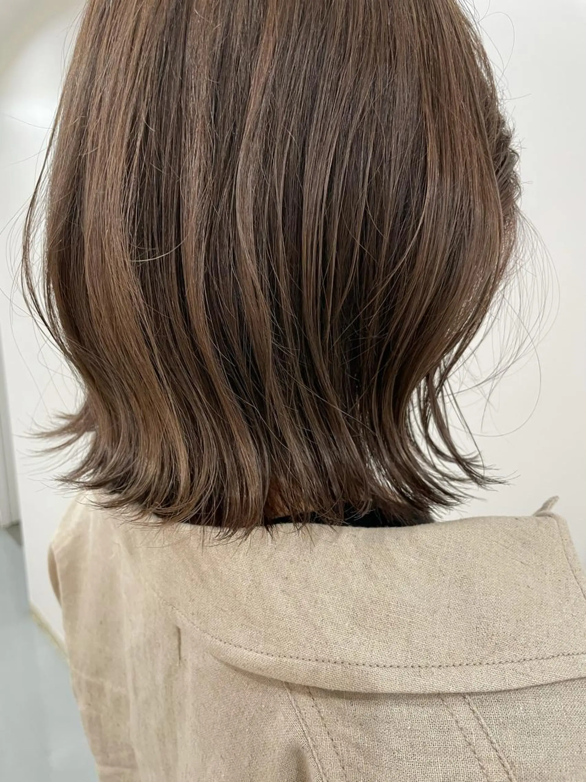 ミディアム カラー akane .のヘアスタイル