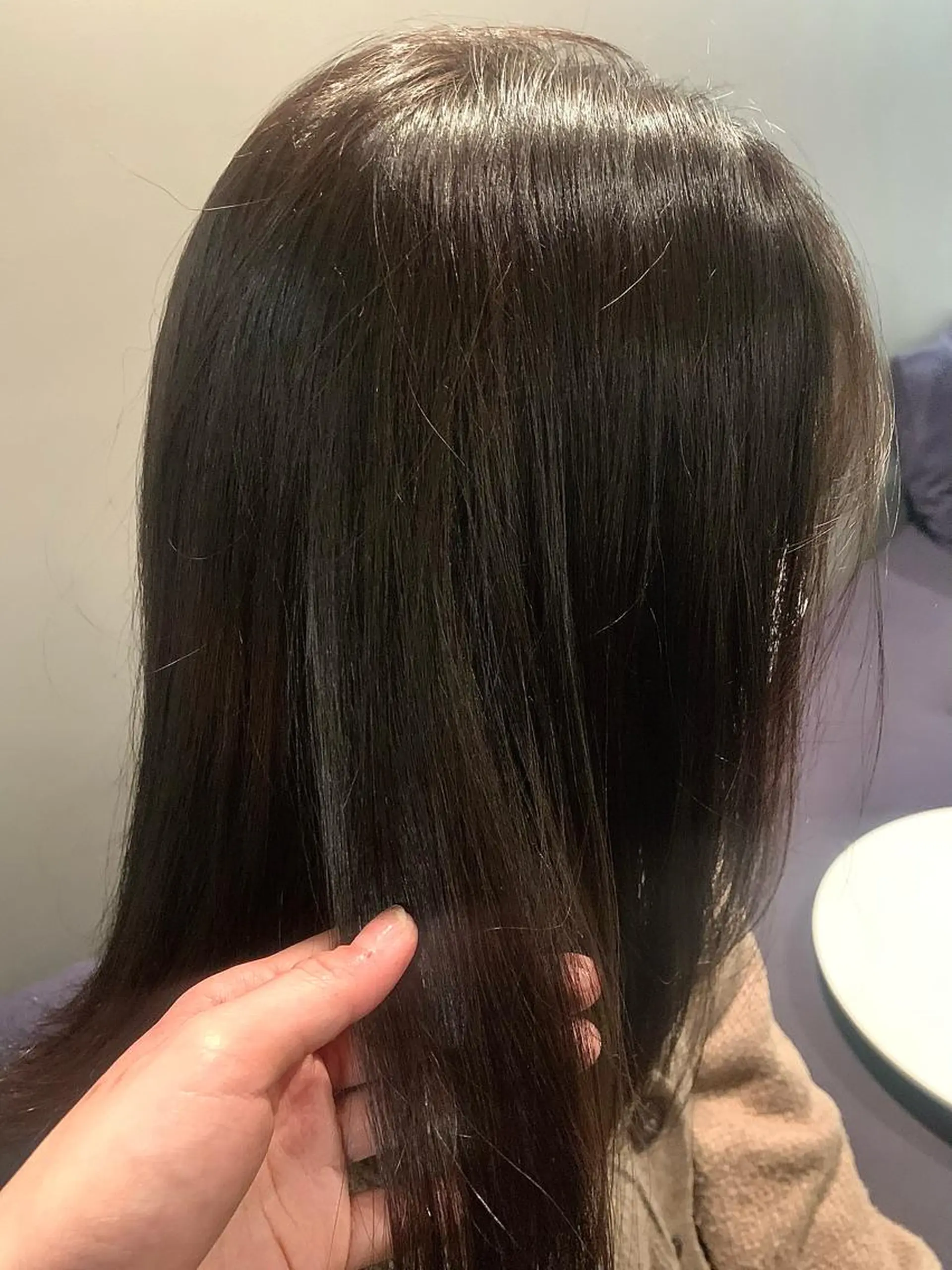 セミロング パーマ NERO 眞下秋歩のヘアスタイル