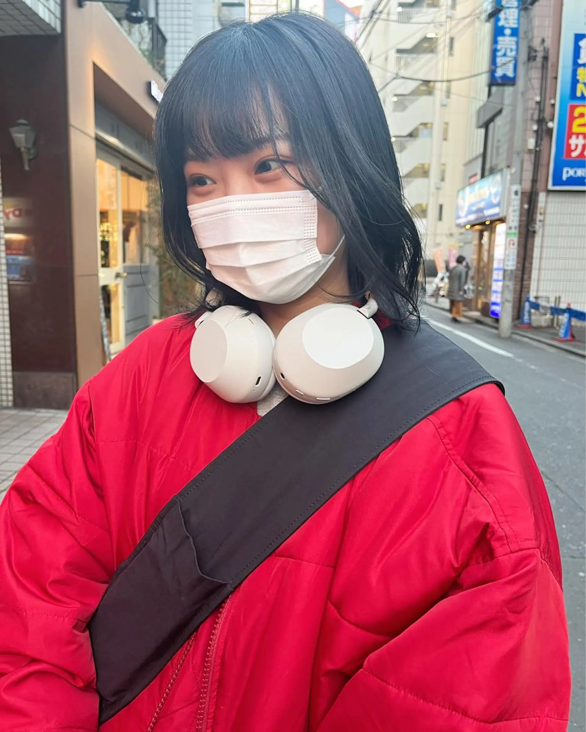 ミディアム カラー ヘアアレンジ ブリーチ ブルーカラー ブルージュ 透明感カラー カット ヘアカラー トリートメント ヘアセット 🌷ボブ/髪質改善 ストレートのヘアスタイル