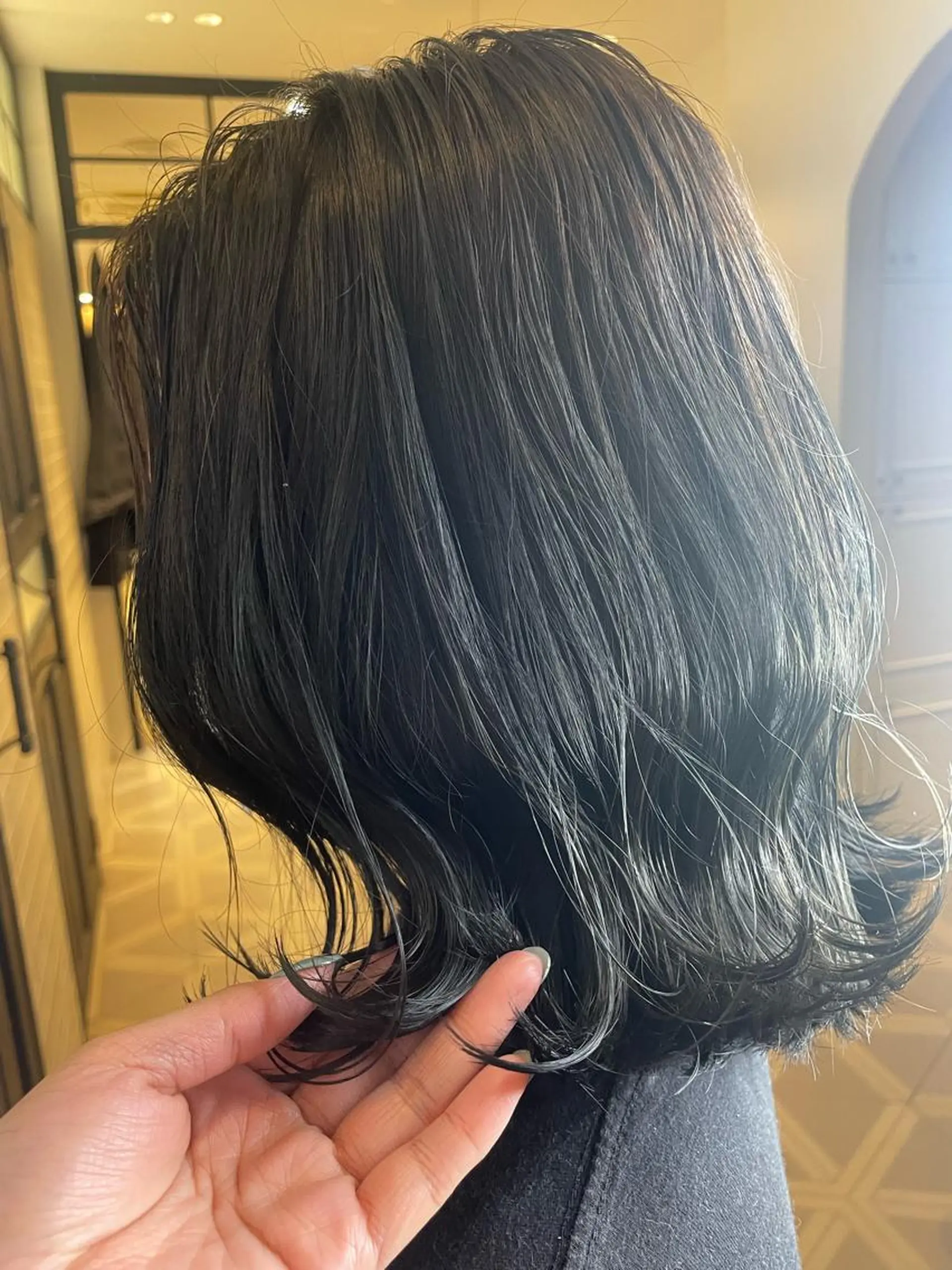 ミディアム 柳井 瑠菜のヘアスタイル