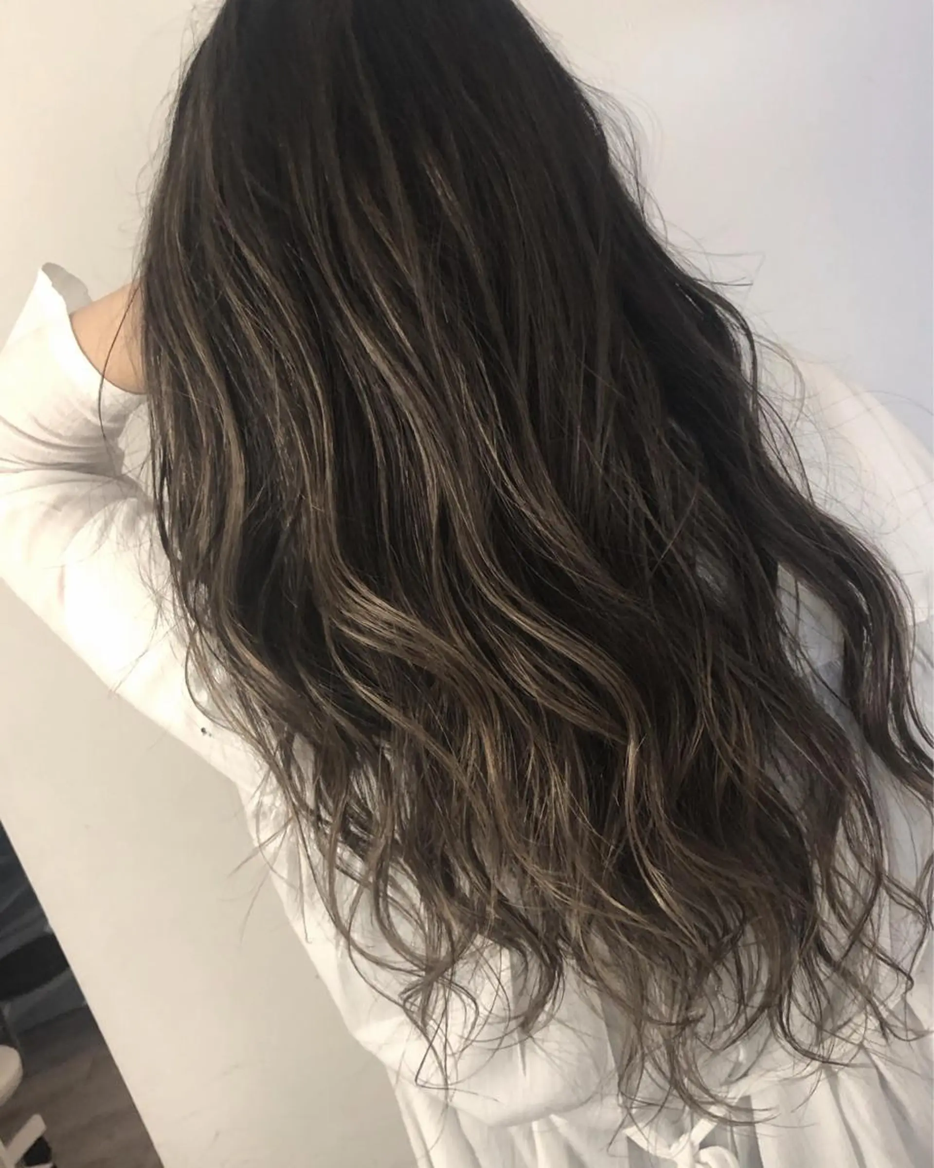 ロング カラー バレイヤージュ レイヤーカット ヘアカラー ブリーチカラー🌈 石垣翔太のヘアスタイル