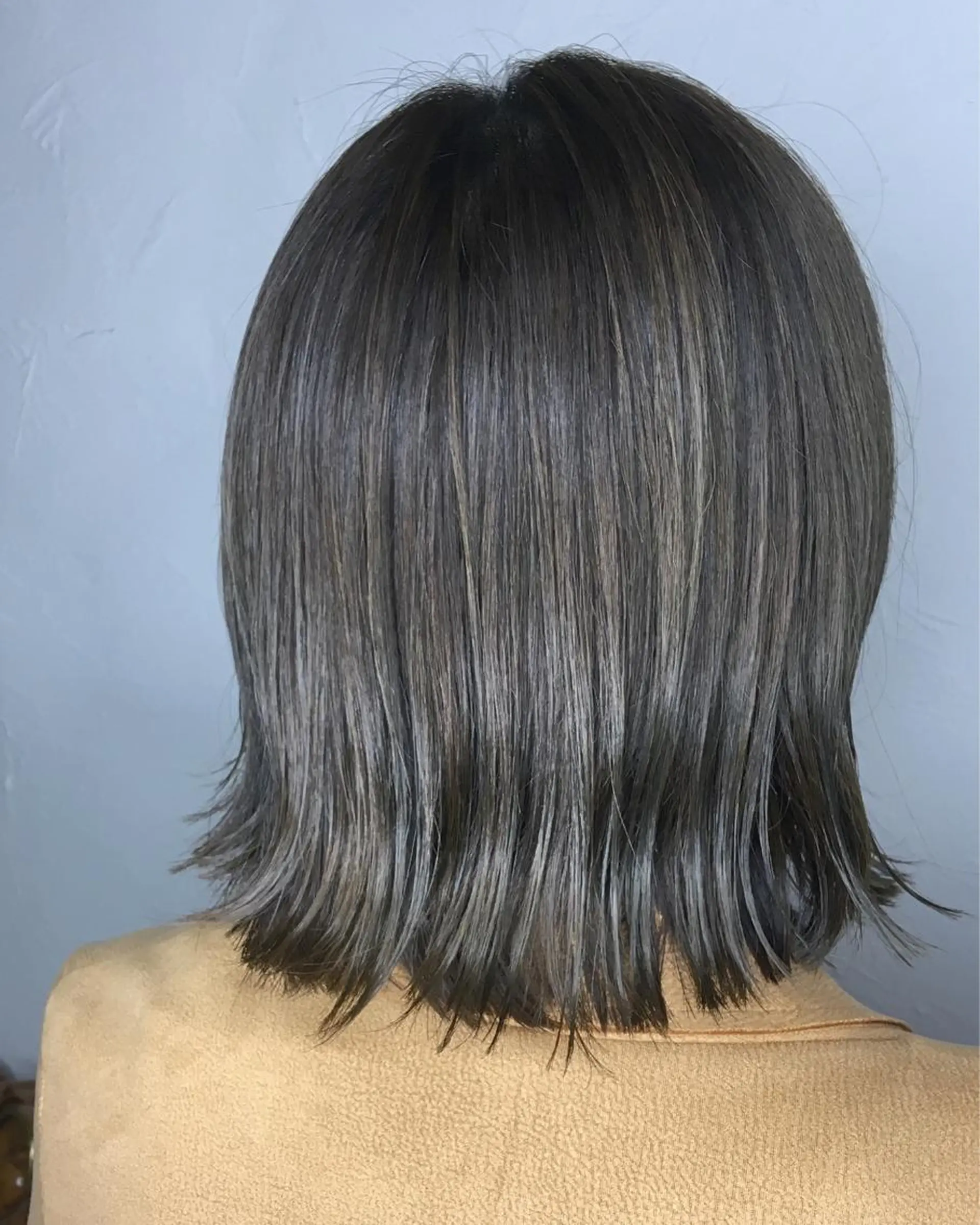 ショート カラー パーマ ヘアアレンジ アッシュ アッシュグレー 外ハネヘア エグチ アキラのヘアスタイル