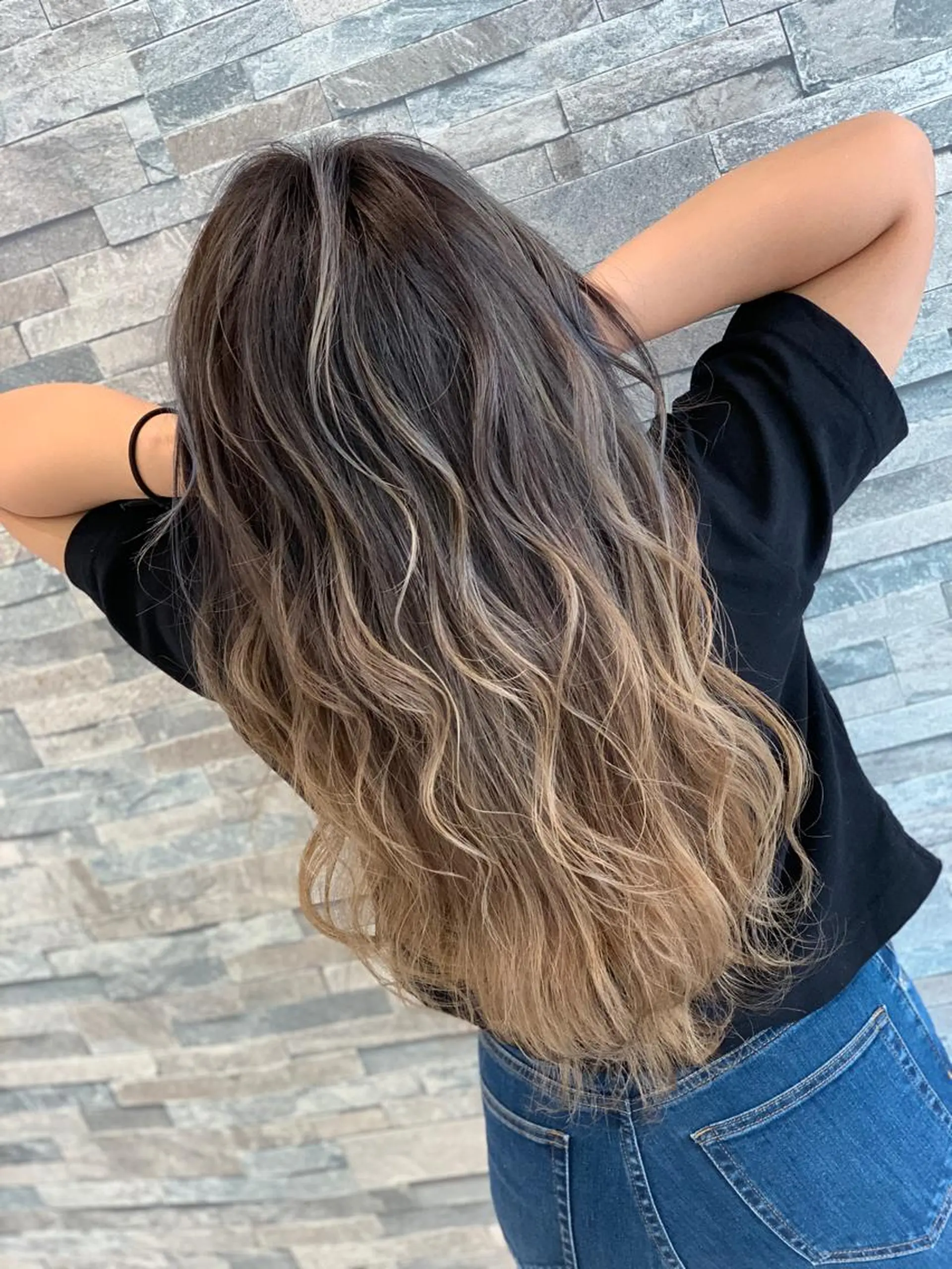 ロング カラー バレイヤージュ 外国人風カラー レイヤーカット ヘアカラー カラーと言ったら SAWARAのヘアスタイル