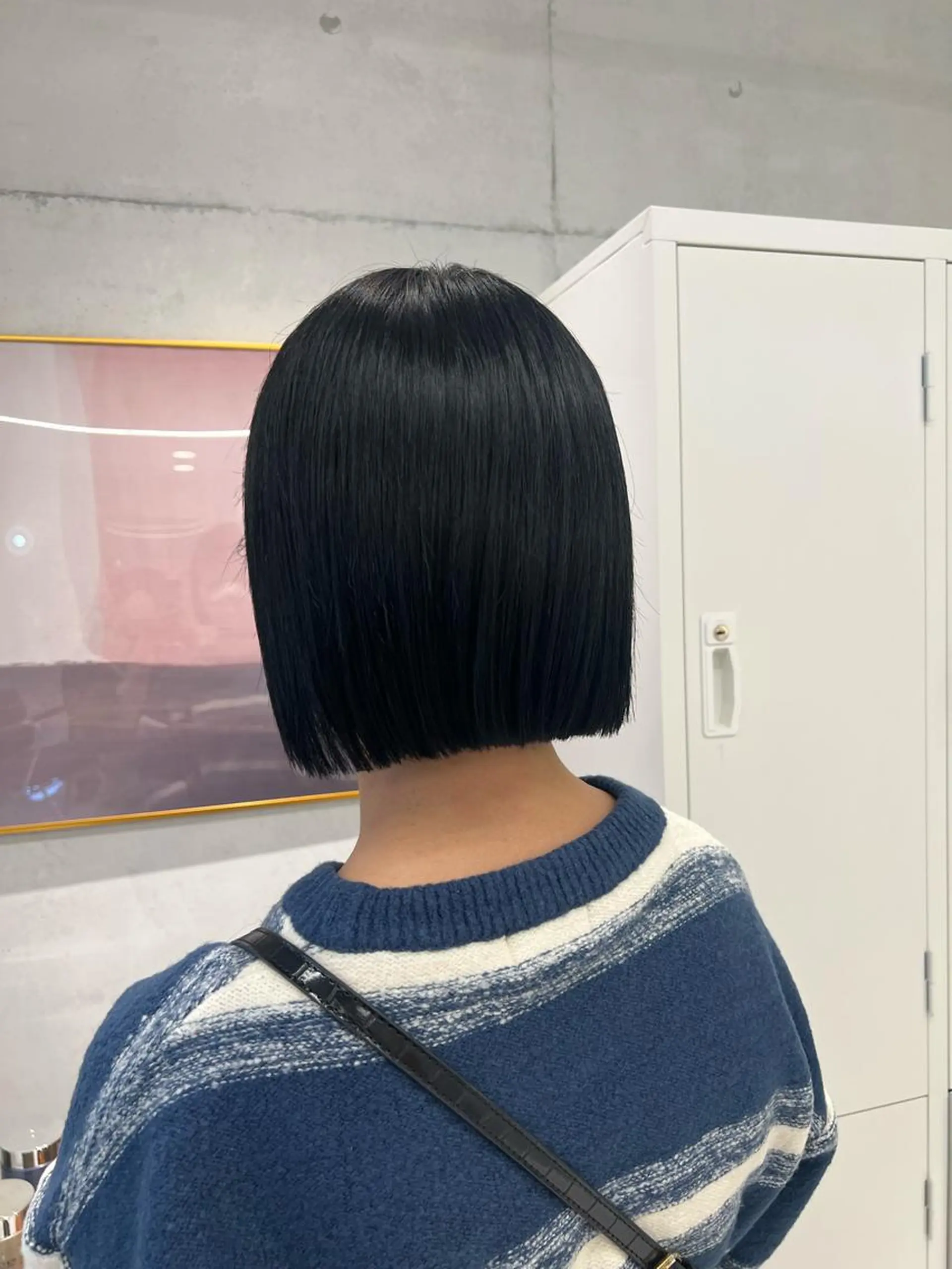 ショート カラー 切りっぱなしボブ 黒髪 ブリーチ ブルーカラー ブルーブラック カット ヘアカラー トリートメント 韓国ヘア☁️ mitsukiのヘアスタイル