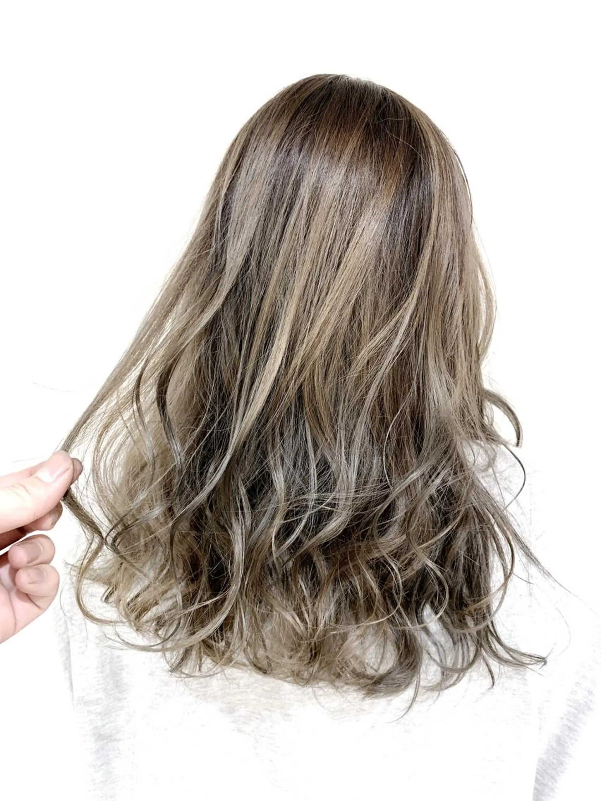 セミロング カラー ブリーチ イルミナカラー ヘアカラー ハイライト/髪質改善 ✂️十河祐輝のヘアスタイル