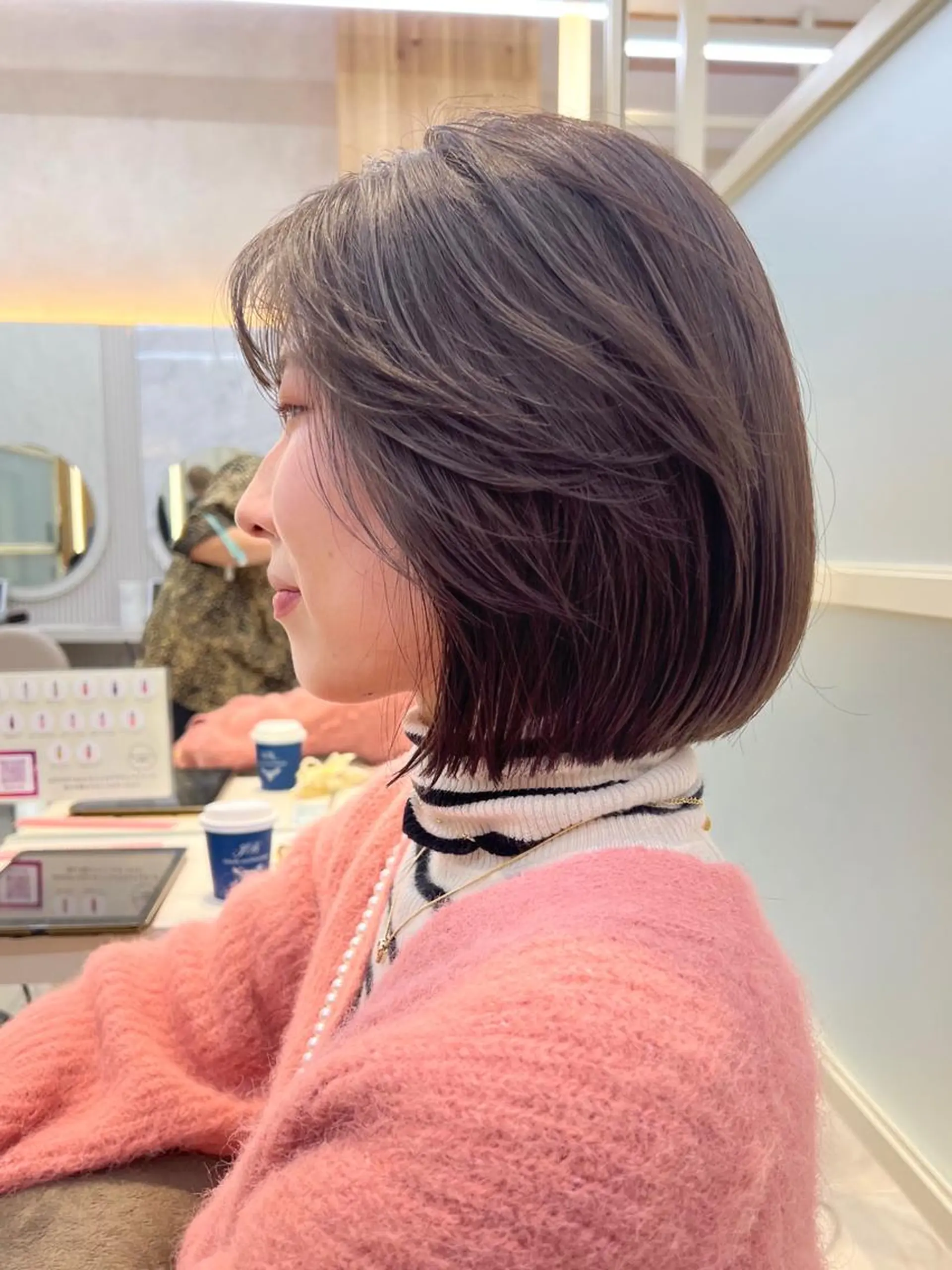 ショート カラー 切りっぱなしボブ 前下がりボブ ミストバング ブリーチ グレージュ ヘアカラー トリートメント レイヤー専門家 ダブルカラー修のヘアスタイル