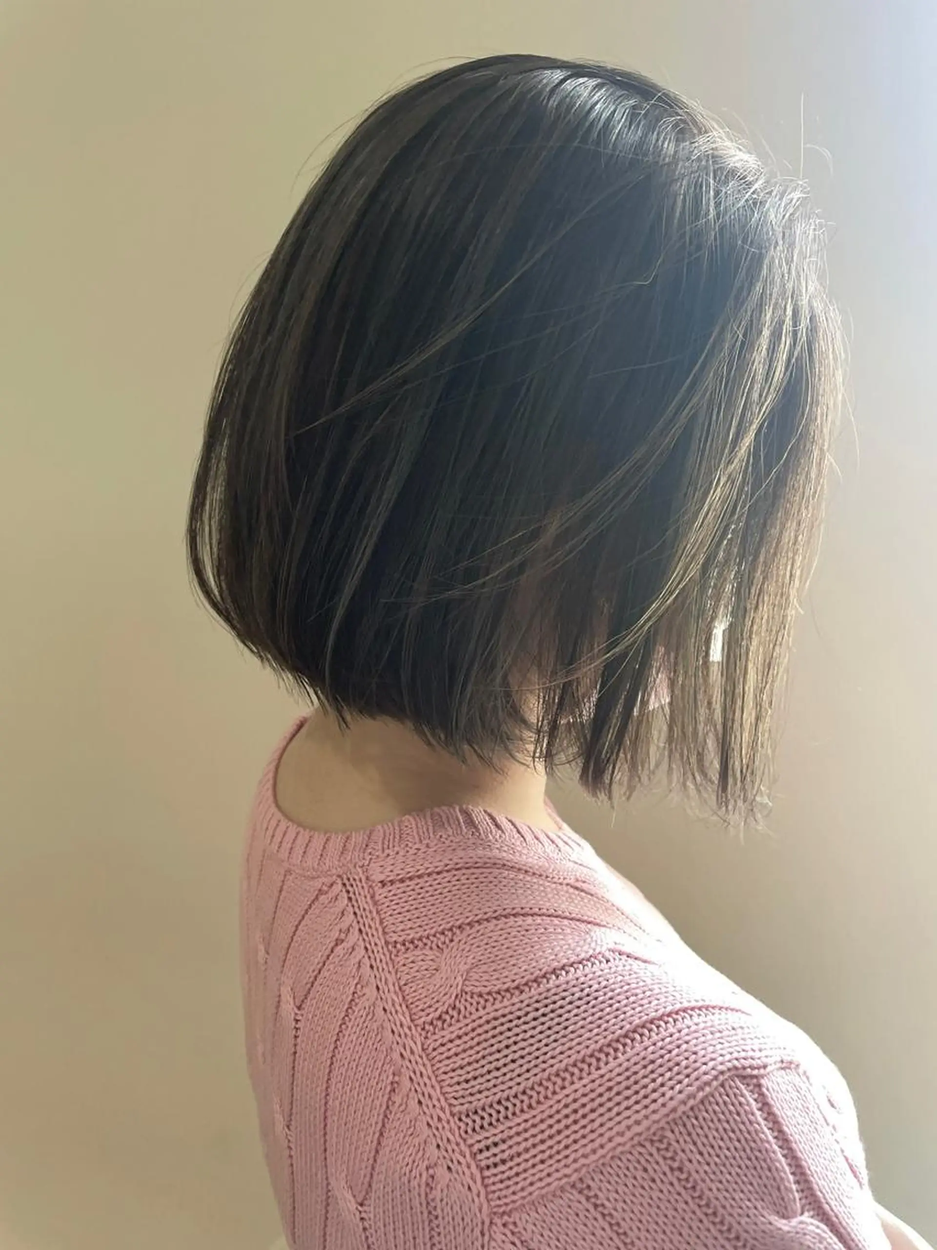 ミディアム カラー 三浦 瑠璃のヘアスタイル