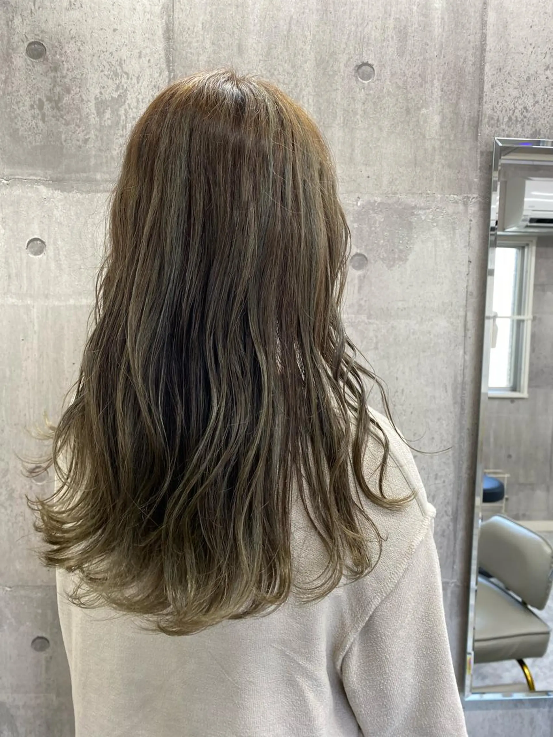 ロング N/デザインカラー 🌿ナギのヘアスタイル