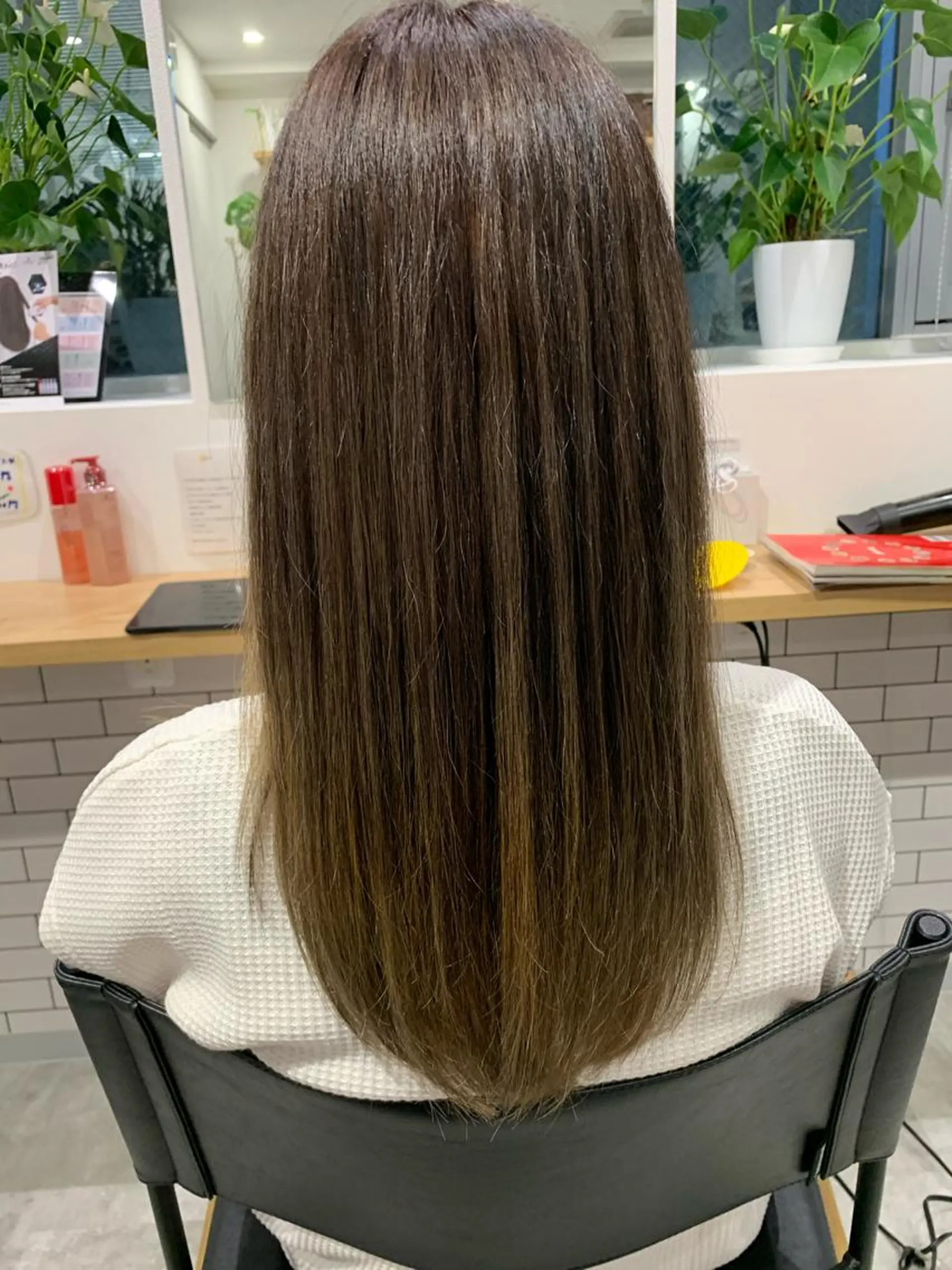 セミロング ヨシミ カズヤのヘアスタイル