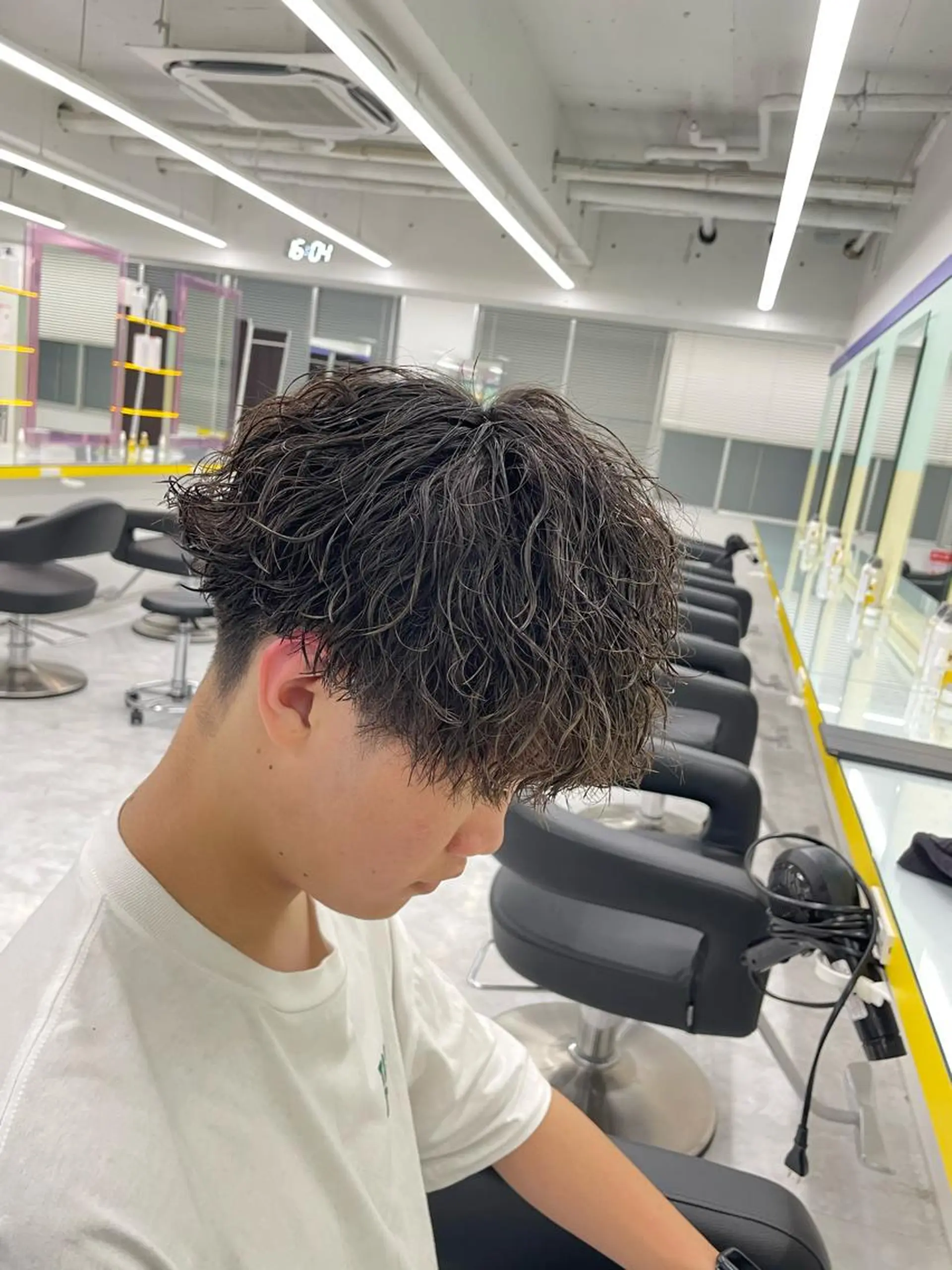 ミディアム パーマ ヘアアレンジ メンズ 顔まわりカット の達人のヘアスタイル