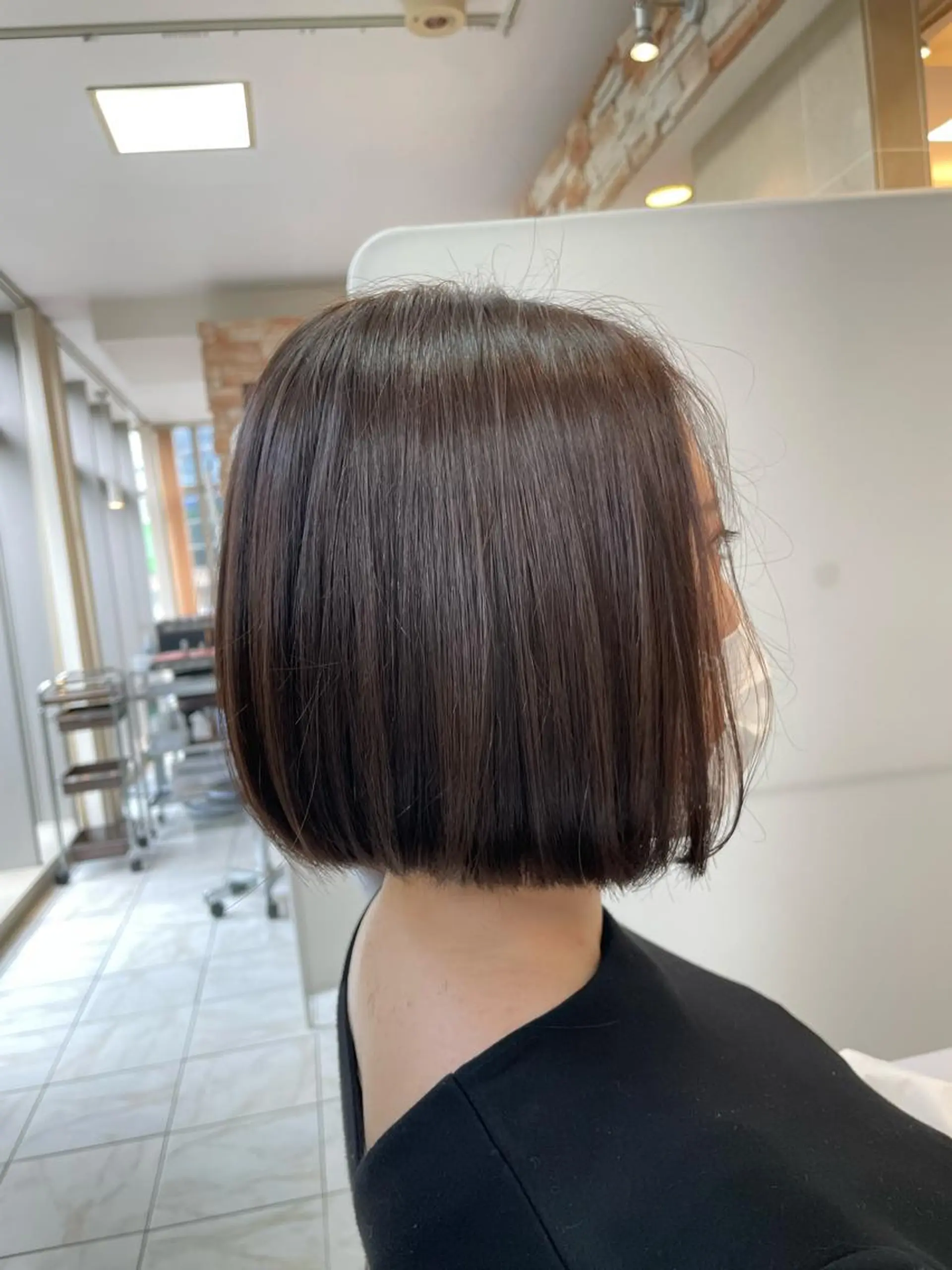 ショート カラー 前下がりボブ ベージュカラー ボブ 新籾 尚哉のヘアスタイル