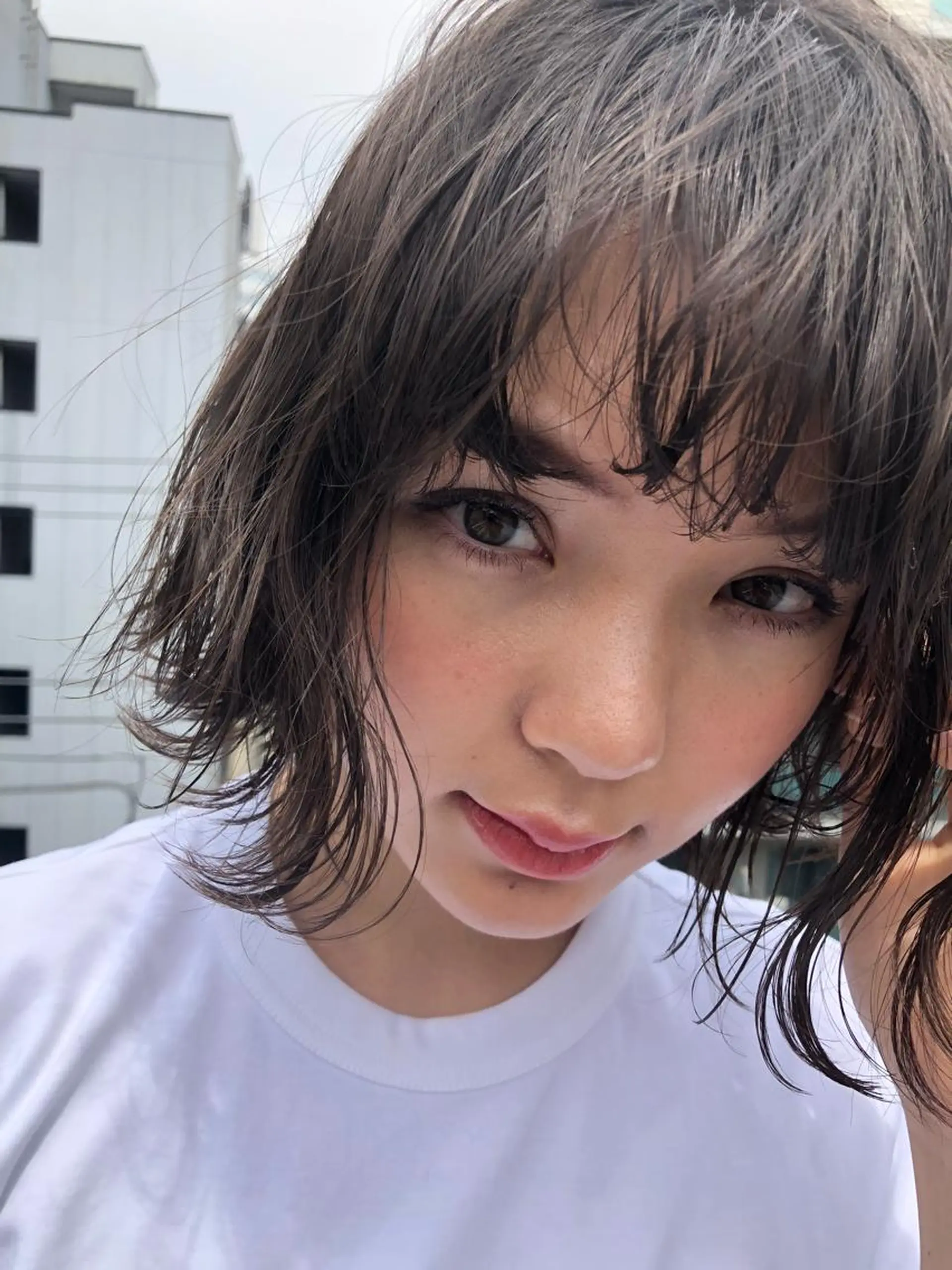 ショート ヘアカラー トリートメント 顔周りレイヤー/韓国 ブリーチminamiのヘアスタイル