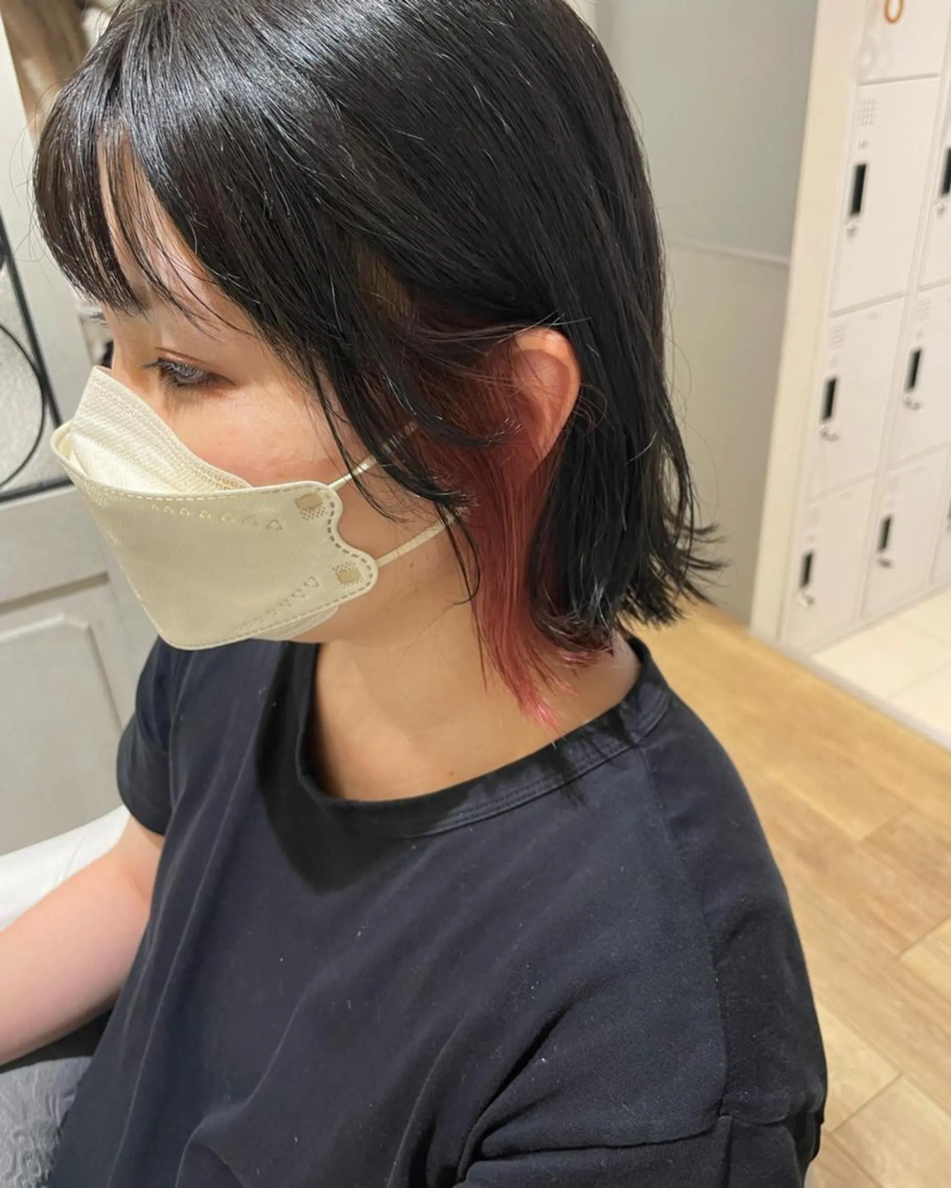 ミディアム カラー パーマ ヘアアレンジ メンズ キッズ ネイル マツエク・マツパ メンズインナーカラー インナーカラー ネイビーカラー レッドカラー ネイビー 🫧垢抜けヘア🫧 SHIORIのヘアスタイル