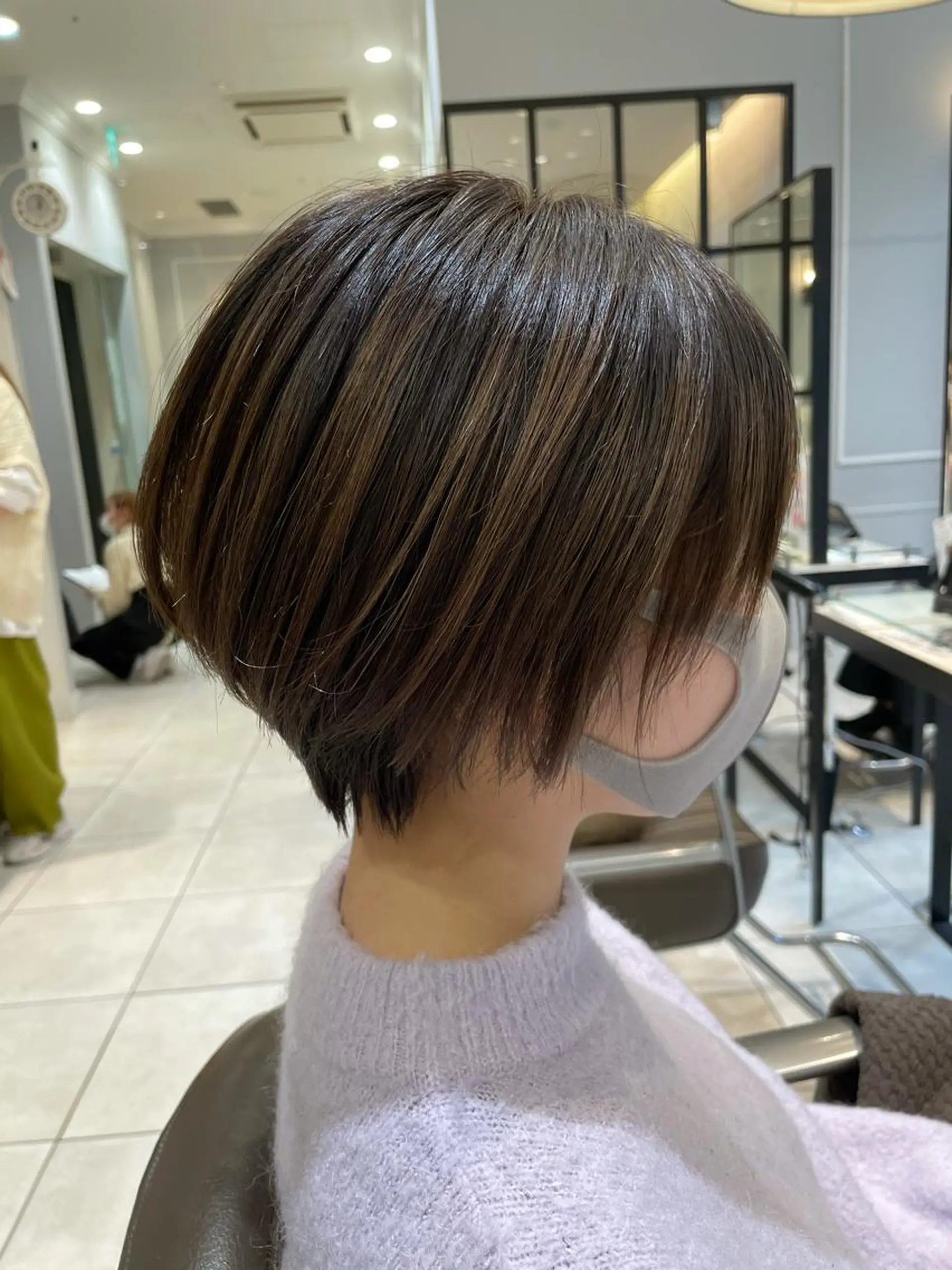 ショート カラー ブリーチ イヤリングカラー インナーカラー くせ毛 似合わせカット アンブレラカラー💫 フェイスフレーミングのヘアスタイル