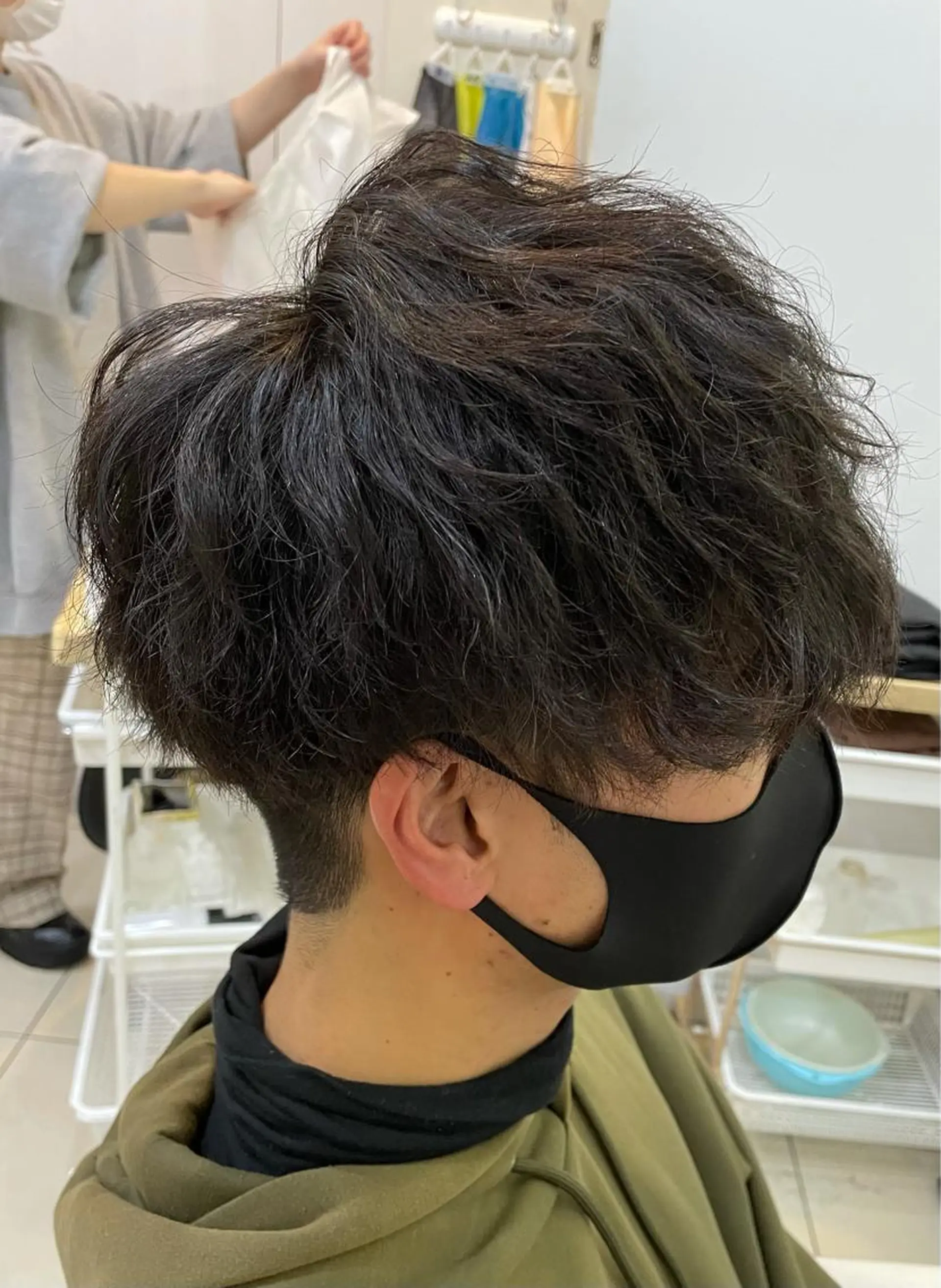 ショート パーマ メンズ マッシュ メンズパーマ スパイラルパーマ 髪質改善× ハイライト溝江のヘアスタイル