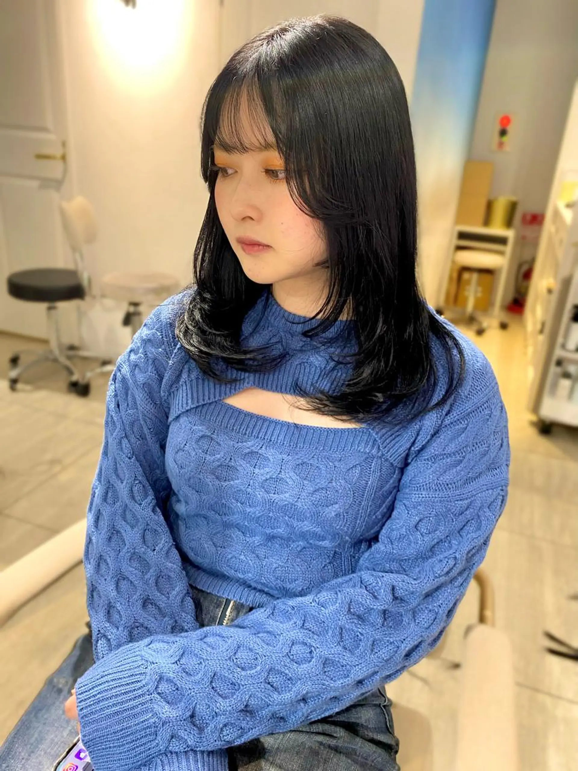 セミロング カラー 黒髪 ブルーカラー ブルーブラック くびれヘア ハイレイヤー カット ヘアカラー トリートメント 韓国風レイヤーカット 💎髪質改善"yuiのヘアスタイル