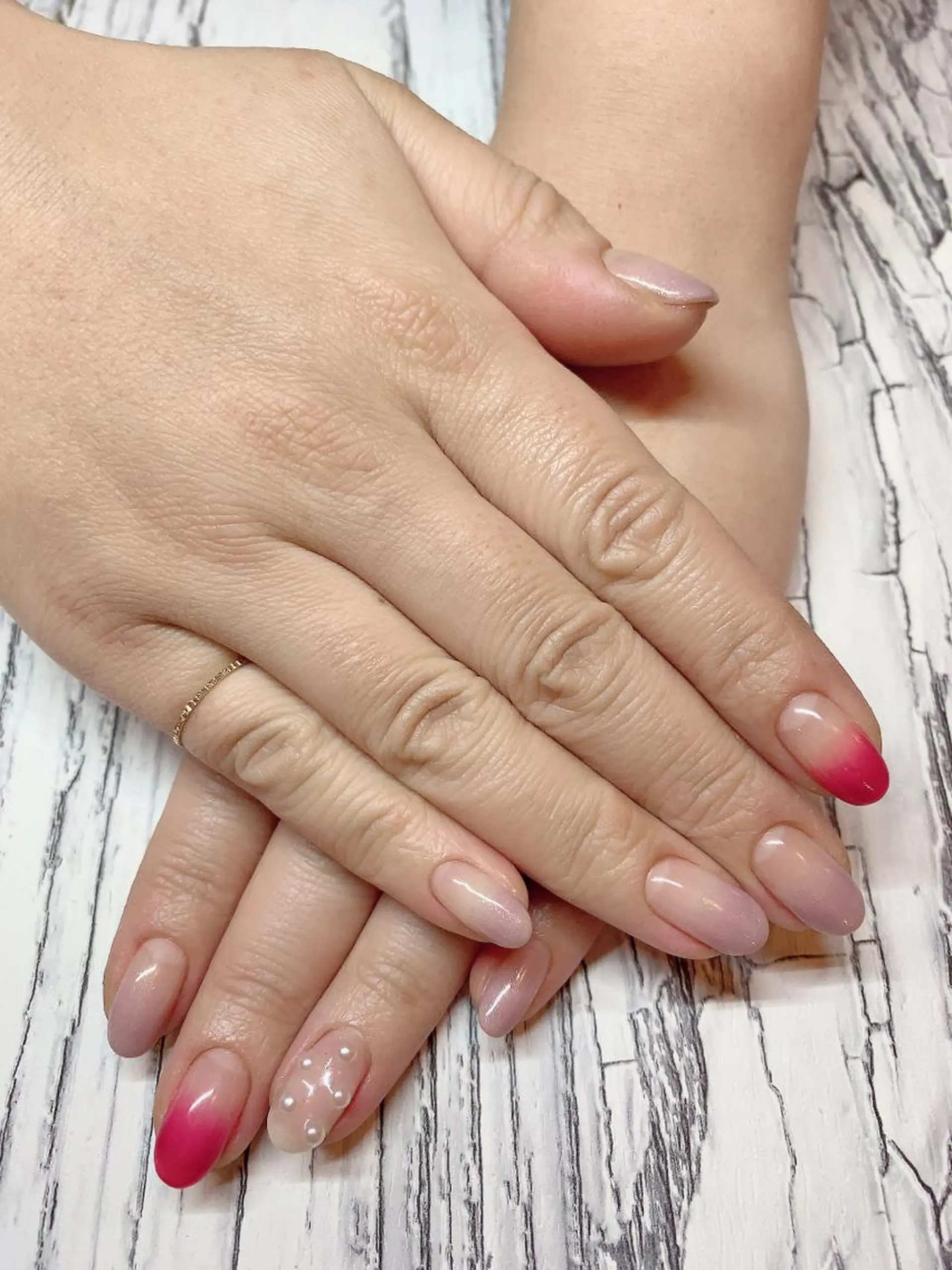 ネイル グラデーション atelier chic+所属・atelier chic+のネイルデザイン