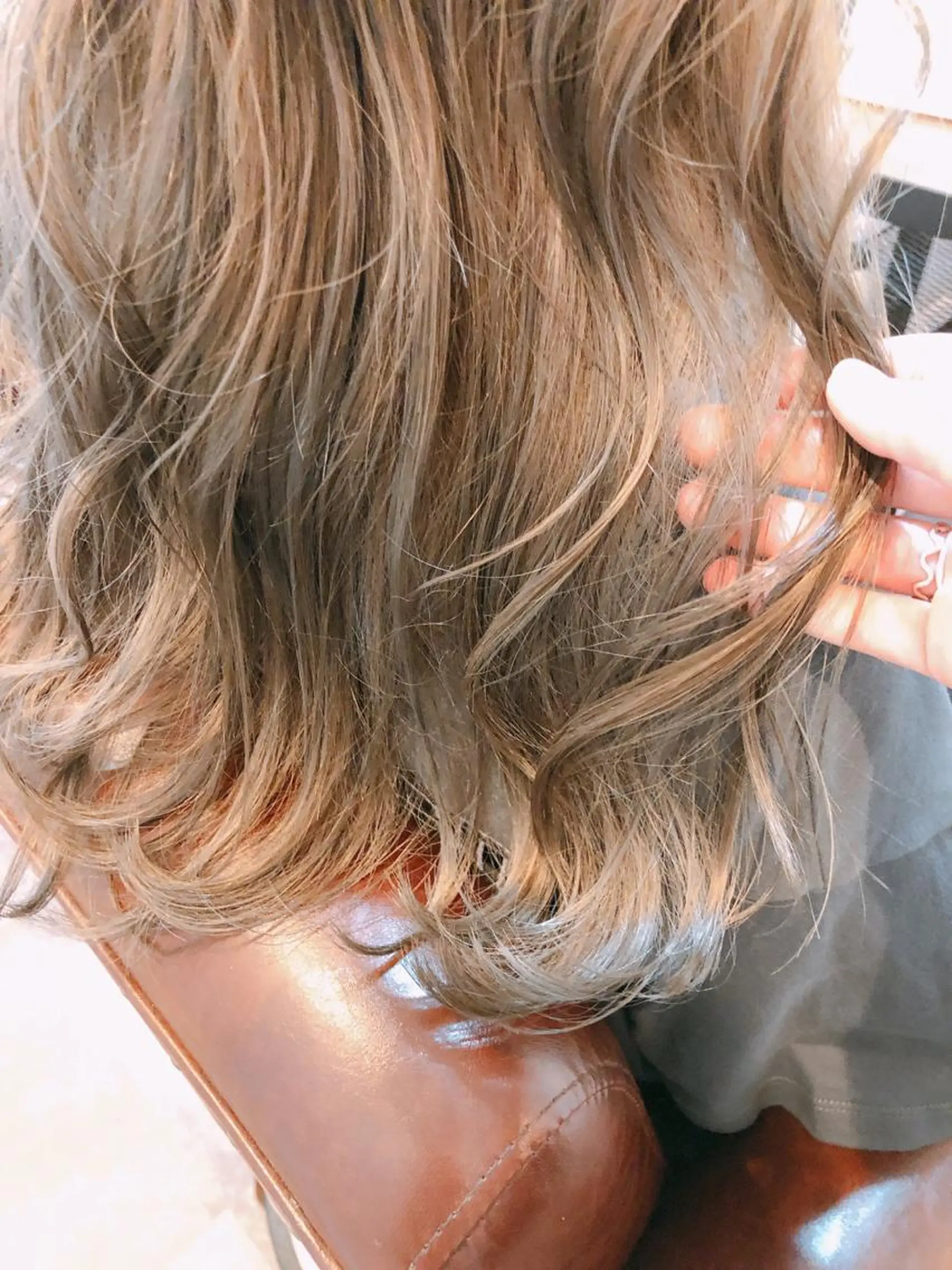 ロング カラー ヘアカラー トリートメント 出雲 莉奈のヘアスタイル