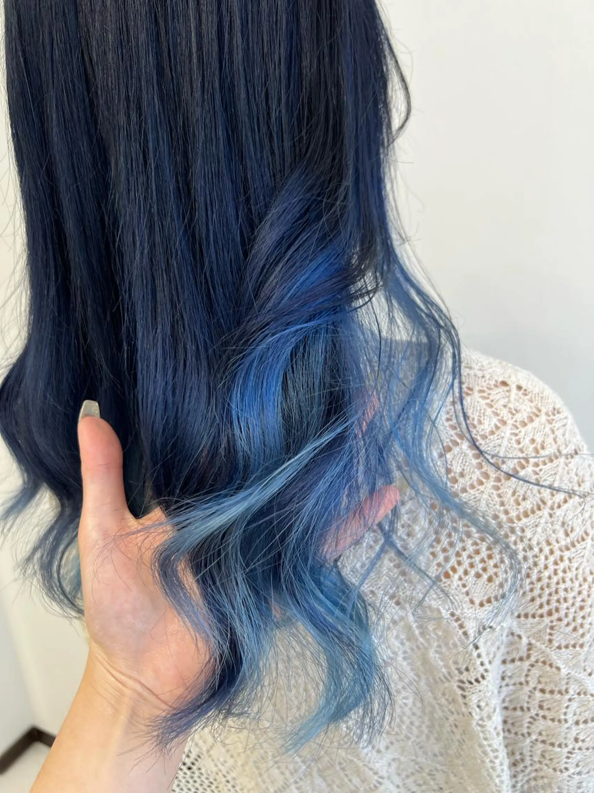 セミロング カラー ブリーチ ヘアカラー 松本 菜那のヘアスタイル