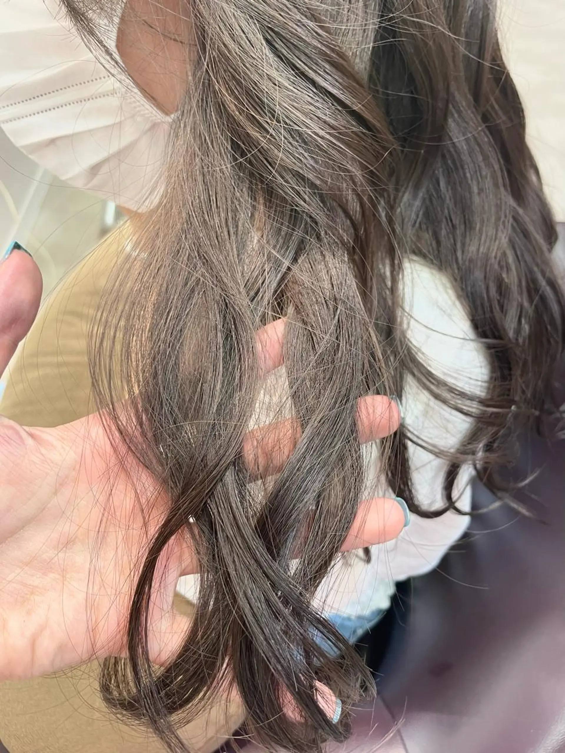 セミロング カラー 松永 梨央のヘアスタイル