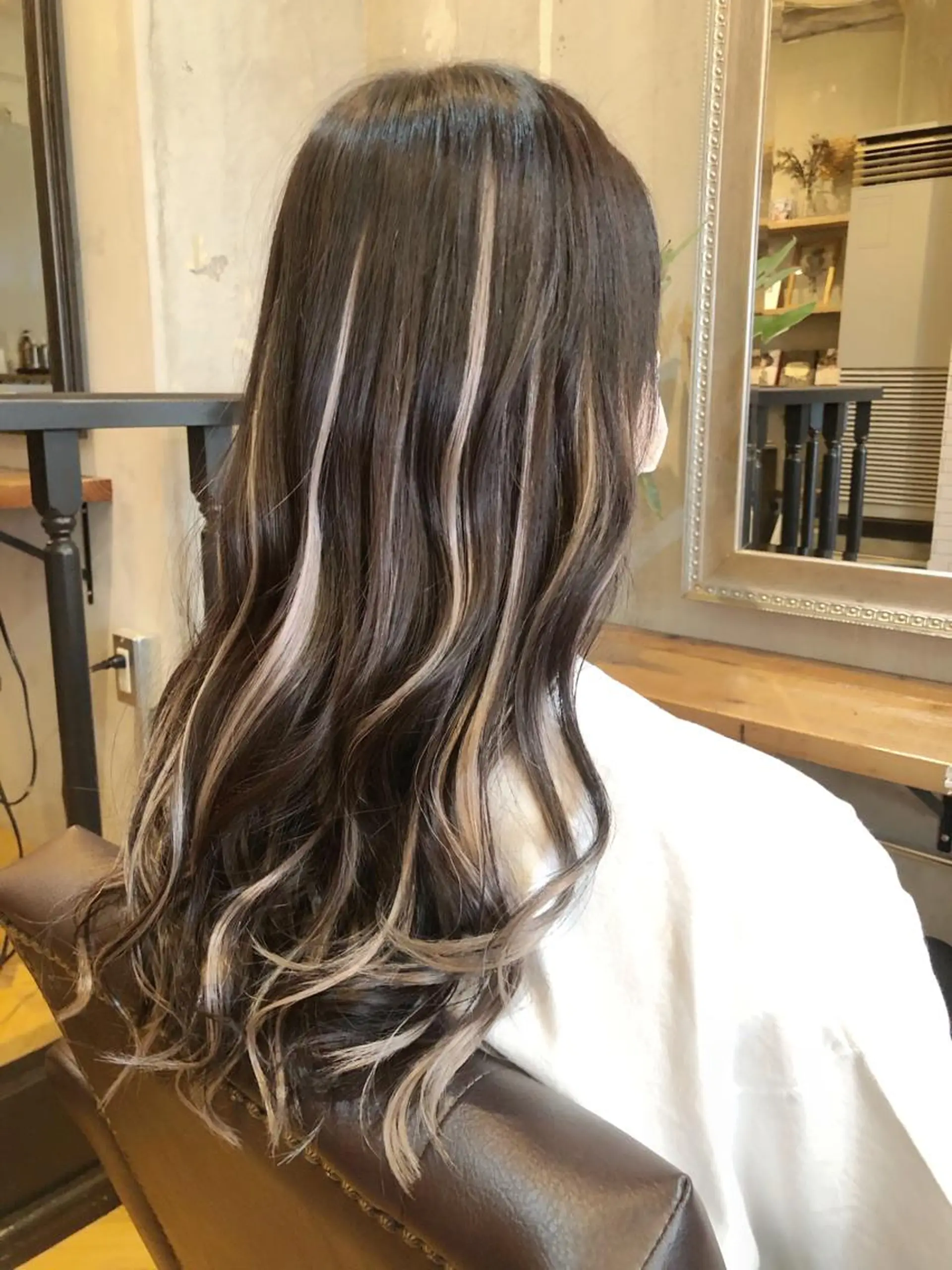 ロング カラー シールエクステ ミストバング ブリーチ ダブルカラー イヤリングカラー カット ヘアカラー エクステ エクステ指名No.1 【店長】橘田のヘアスタイル