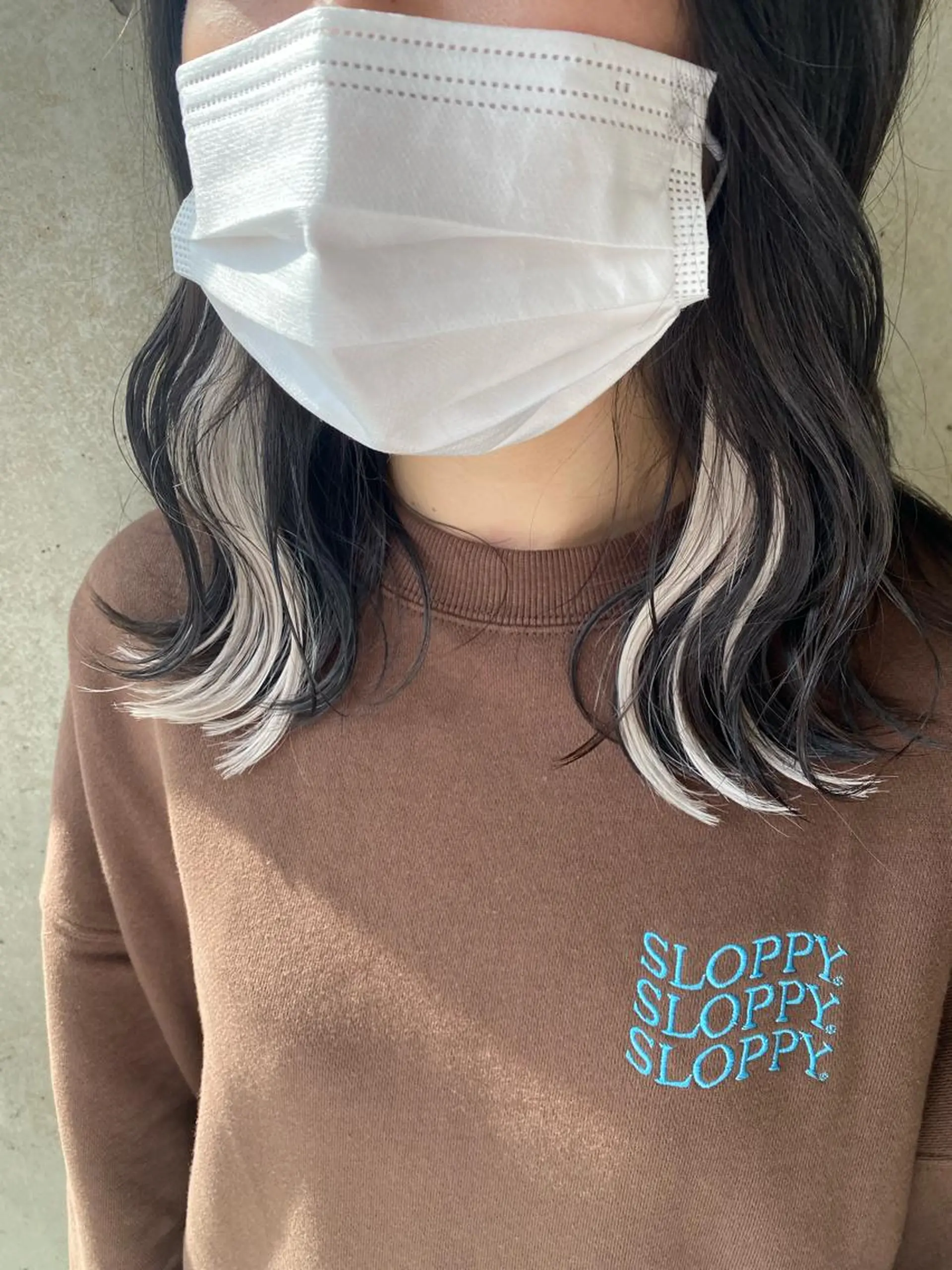 ミディアム カラー シールエクステ イヤリングカラー エクステ エクステ エクステ／インナー カラー 礒野朱里のヘアスタイル