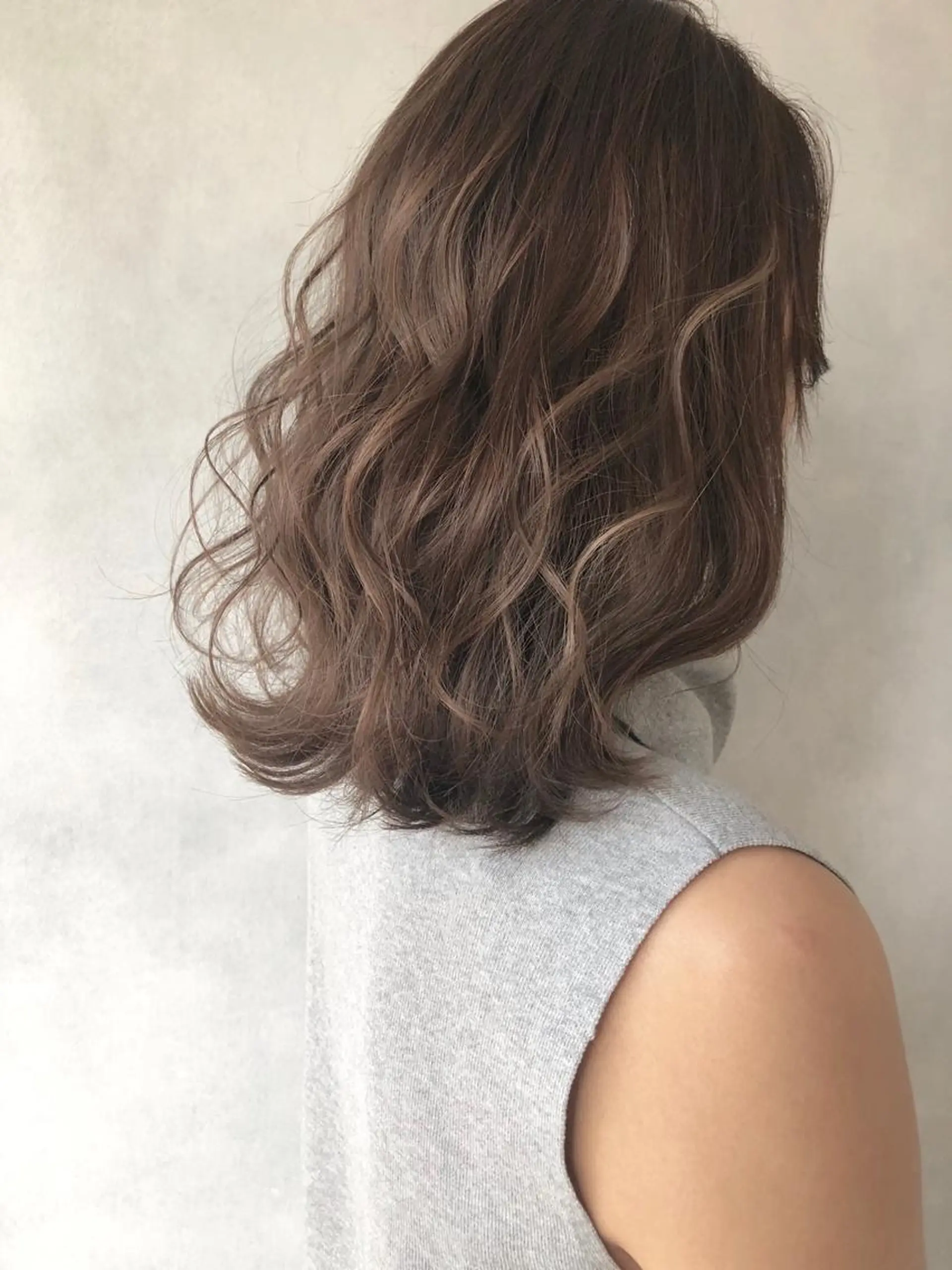 ミディアム ハイライト ヘアカラー トリートメント 小澤大輔 YOLO hairのヘアスタイル