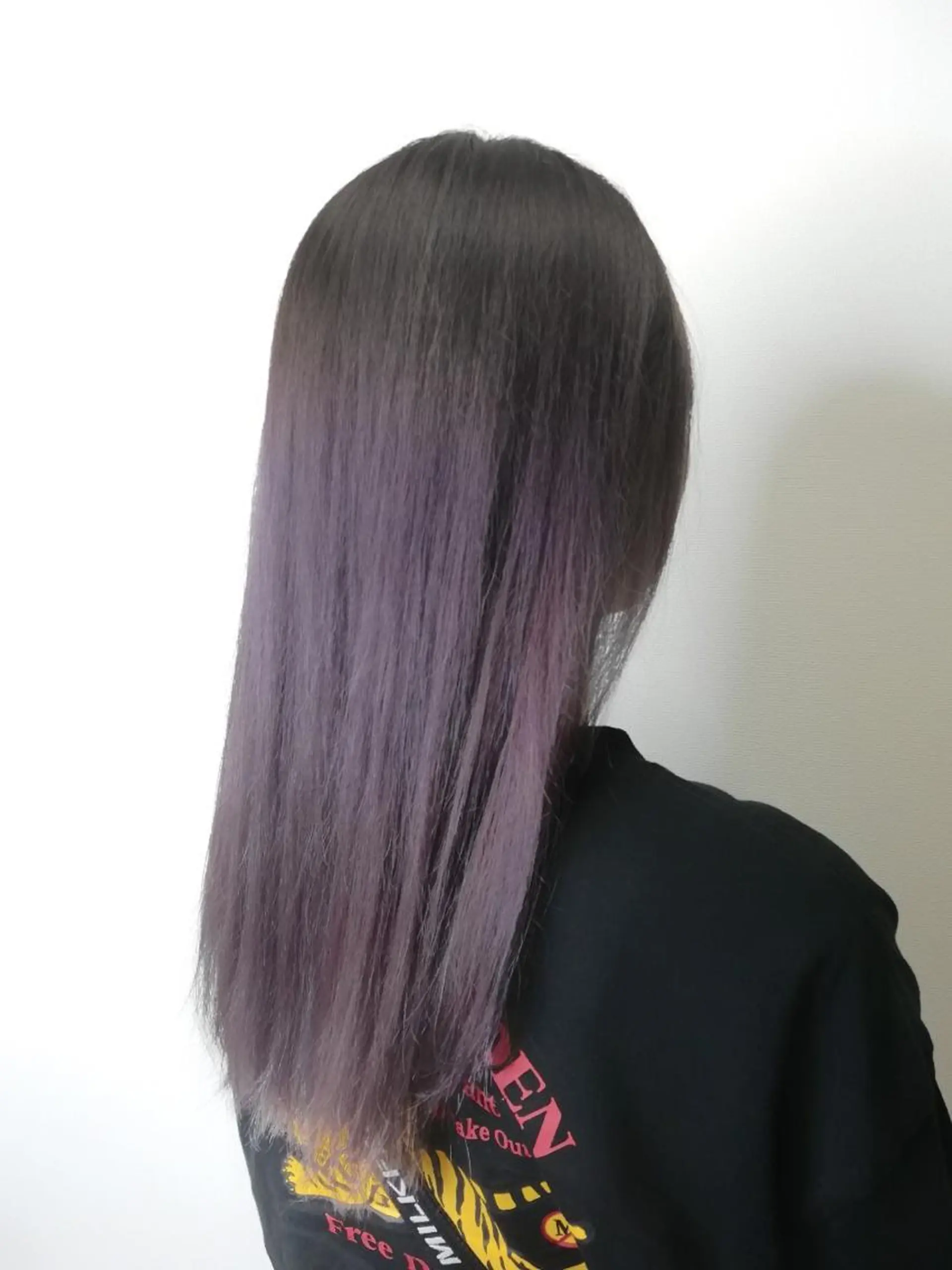 セミロング パープルカラー 北山 なるみのヘアスタイル