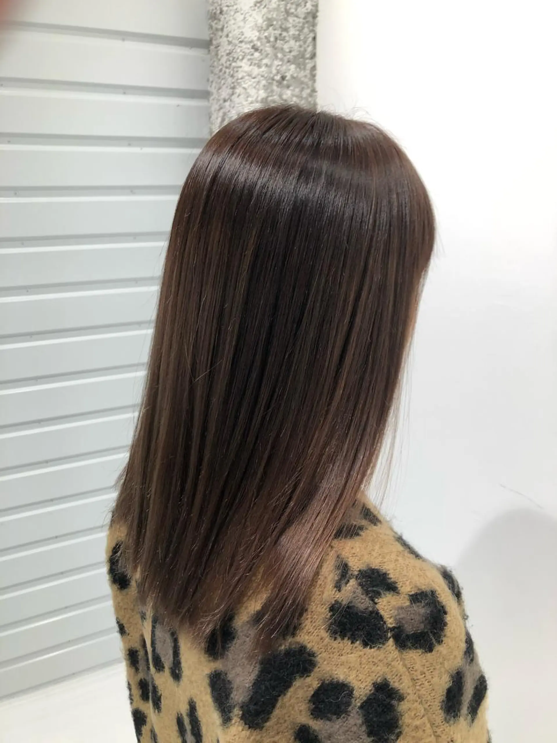 ミディアム カット 縮毛矯正 Kro ハイトーン×ブリーチのヘアスタイル