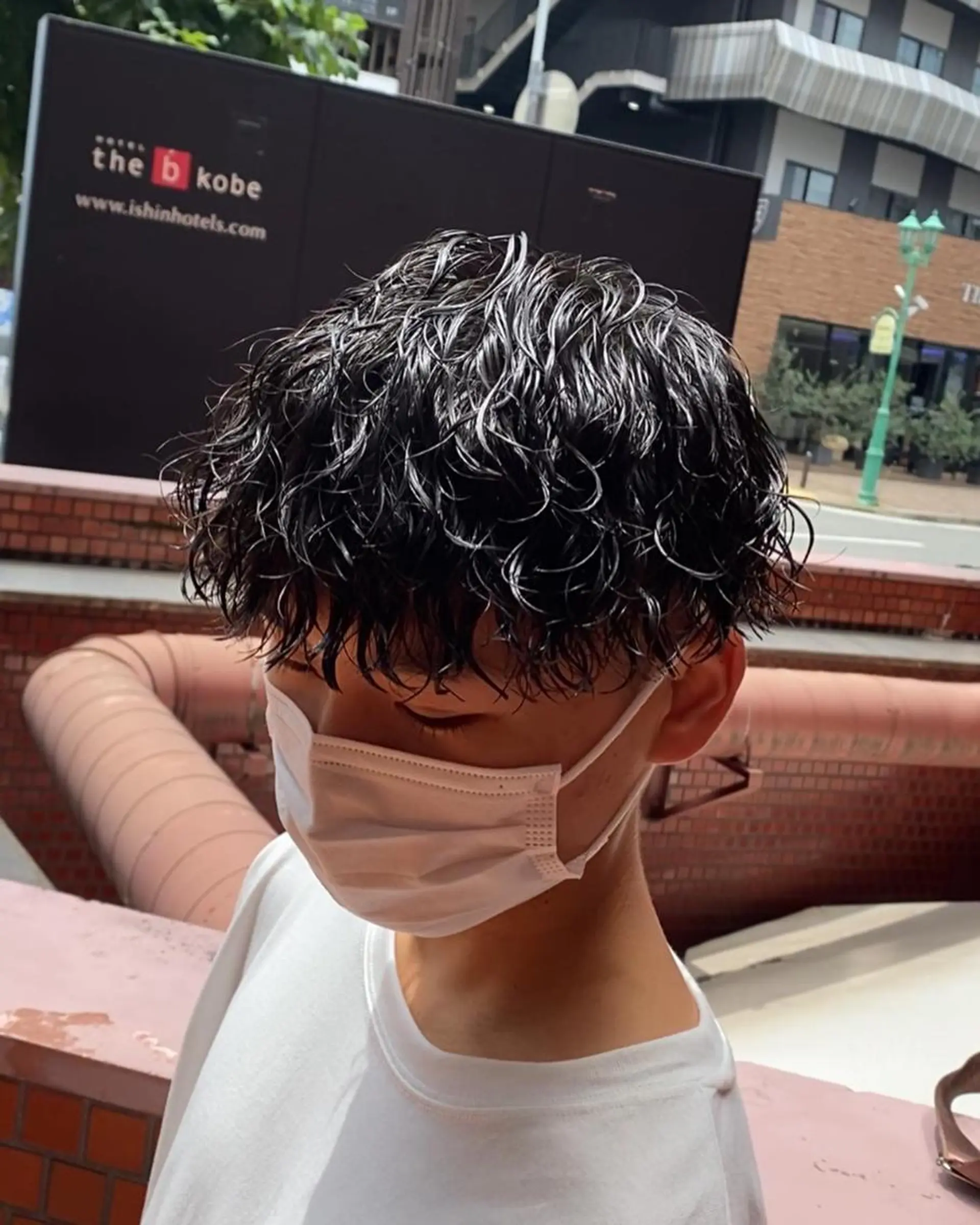 パーマ メンズ 三ノ宮フェザーパーマ 蕃本 啓利のヘアスタイル