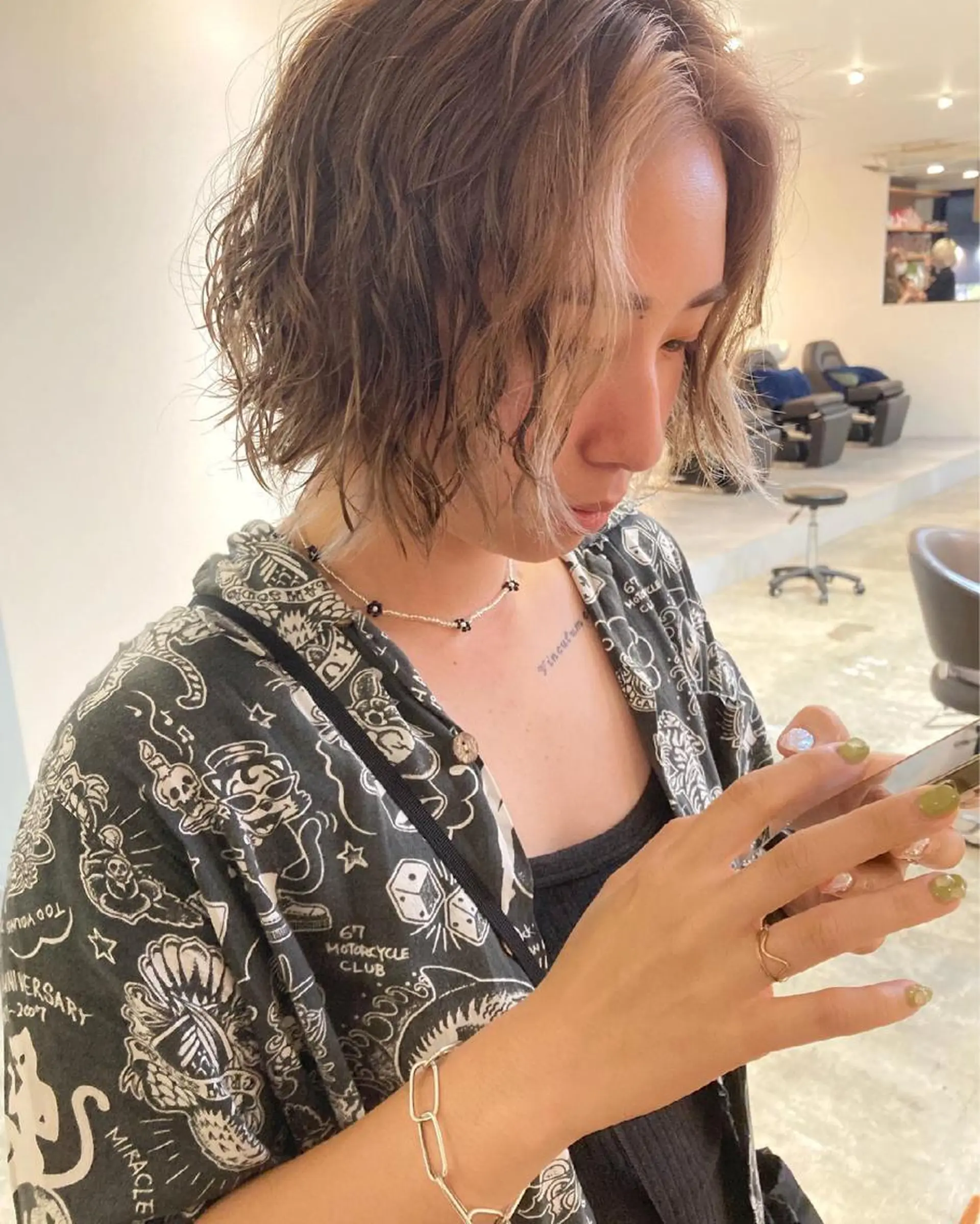 ショート ミストバング ハイライト ヘアカラー カラーリスト菅野 竜矢🌈のヘアスタイル