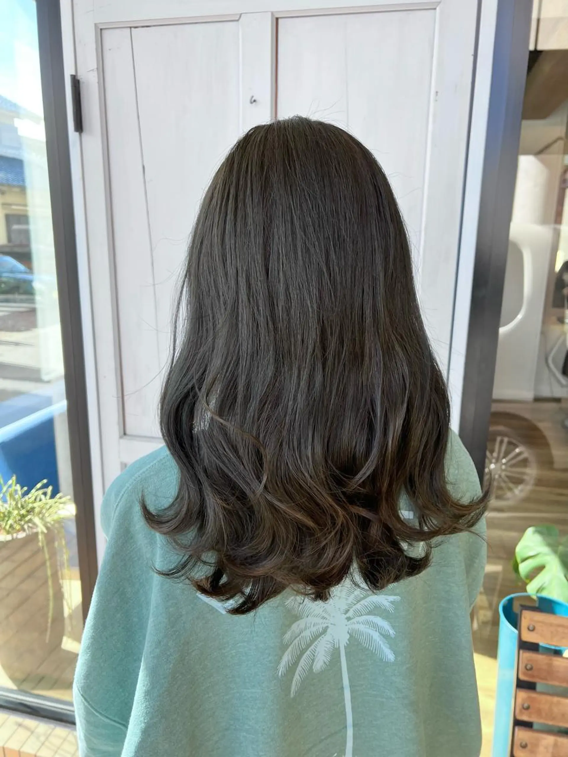 ロング カラー グレージュ オリーブグレージュ オリーブグレー ヘアカラー トリートメント ツキダテ ユイのヘアスタイル