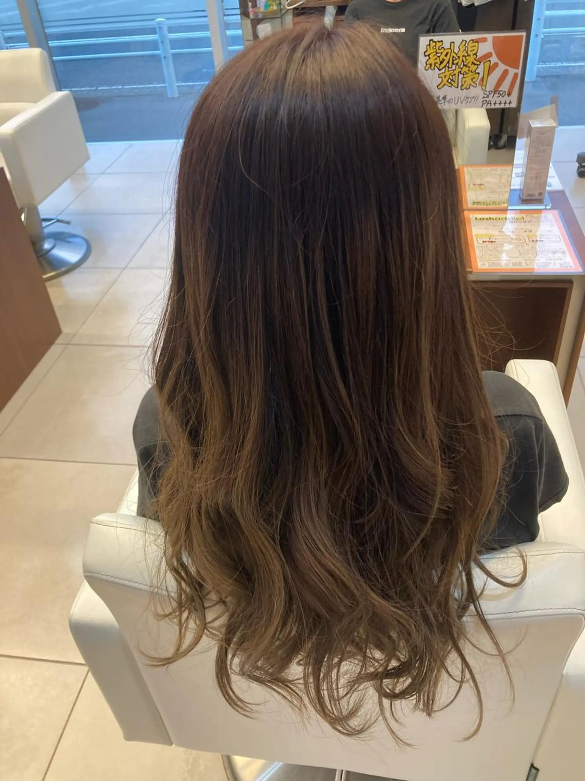 ロング カラー 岸田 莉奈のヘアスタイル